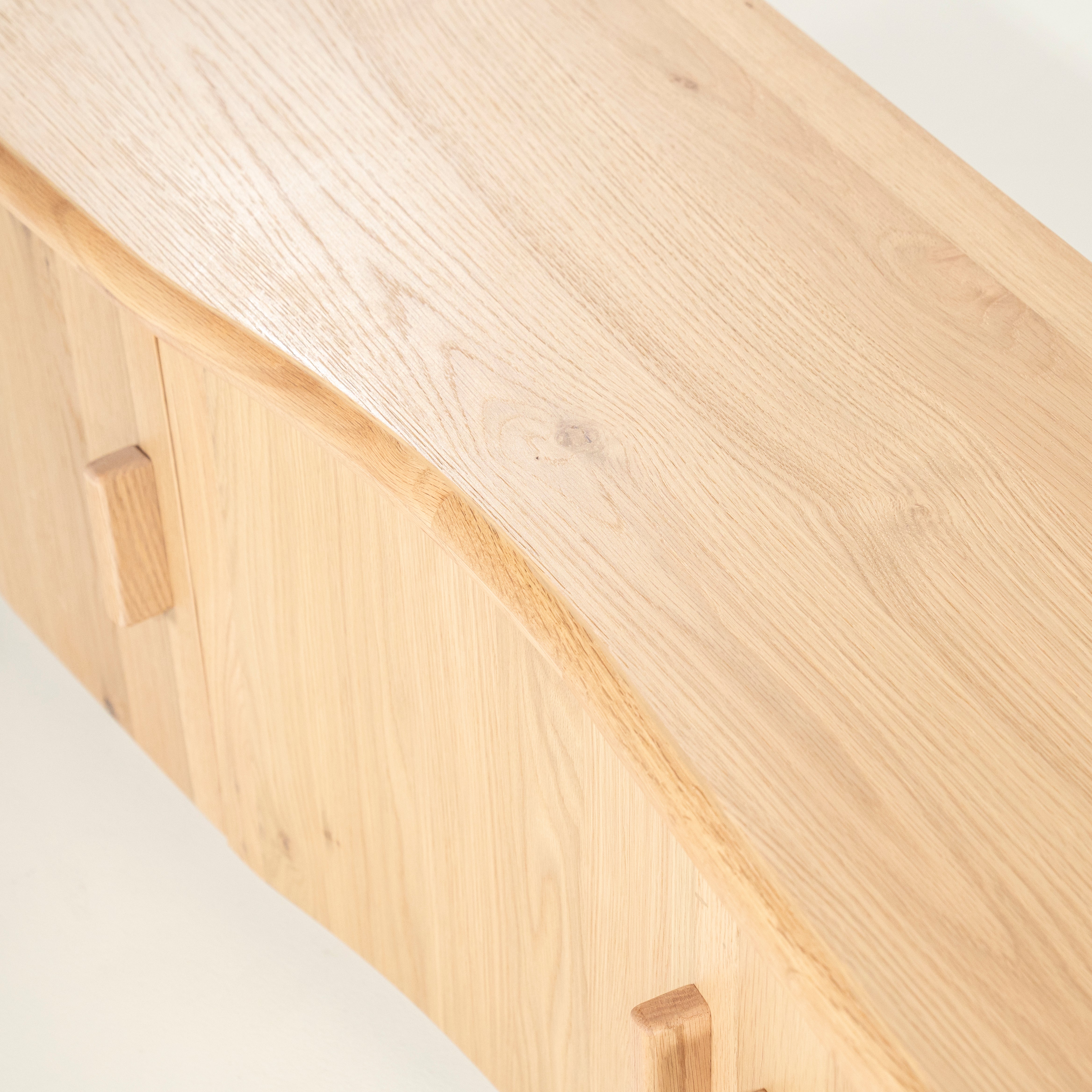 Televizní stolek JOSH z dubového dřeva