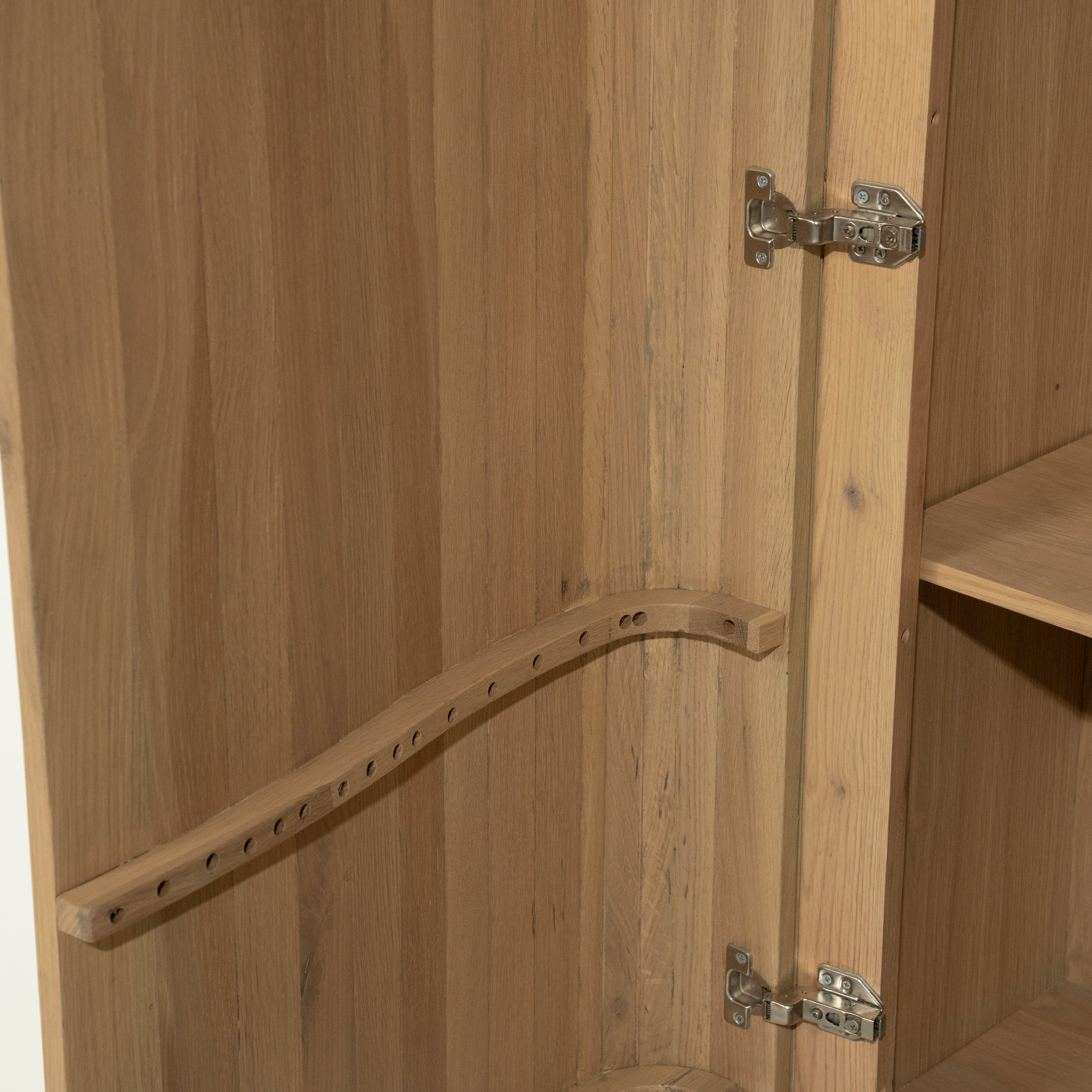 Skříňka JOSH z dubového dřeva