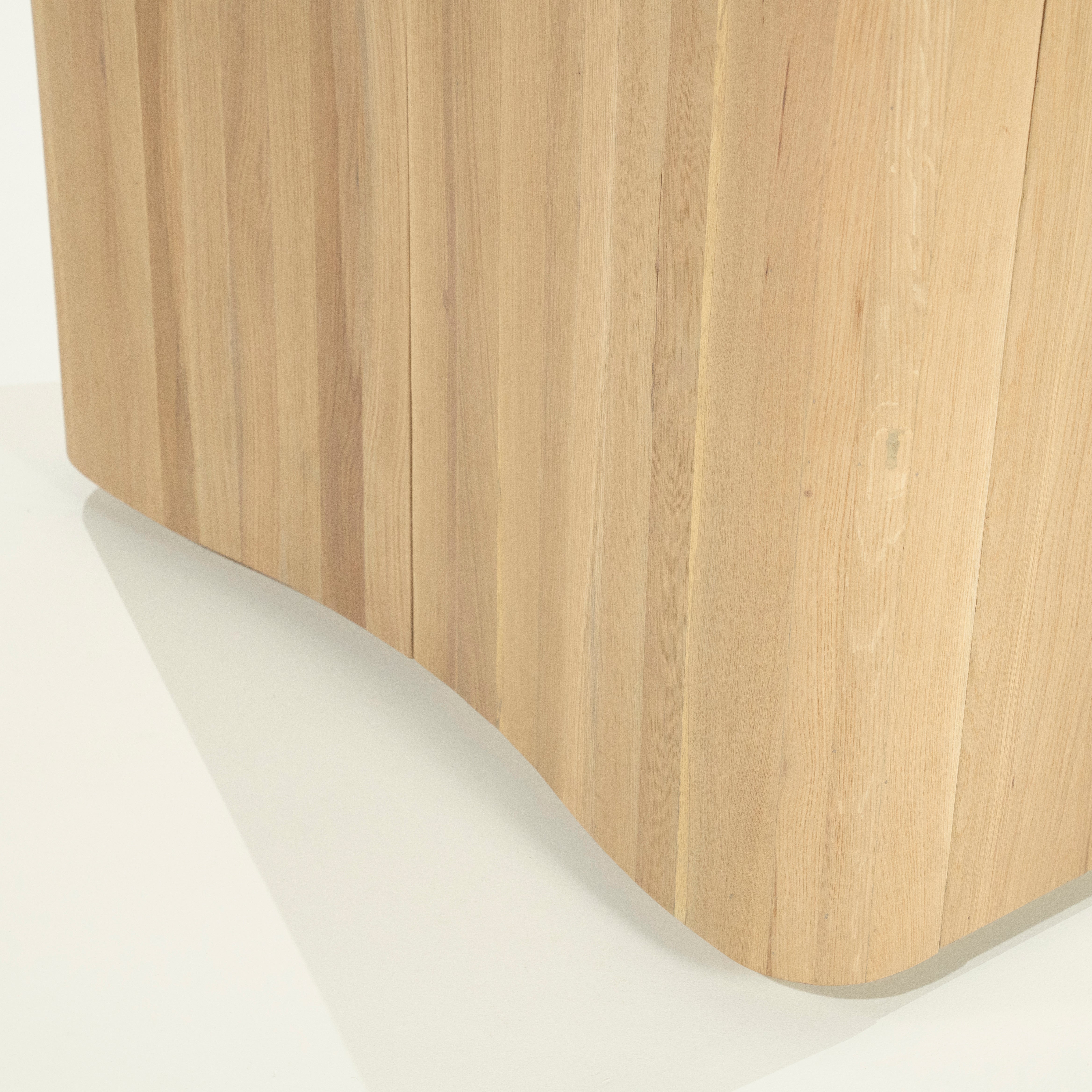 Skříňka JOSH z dubového dřeva