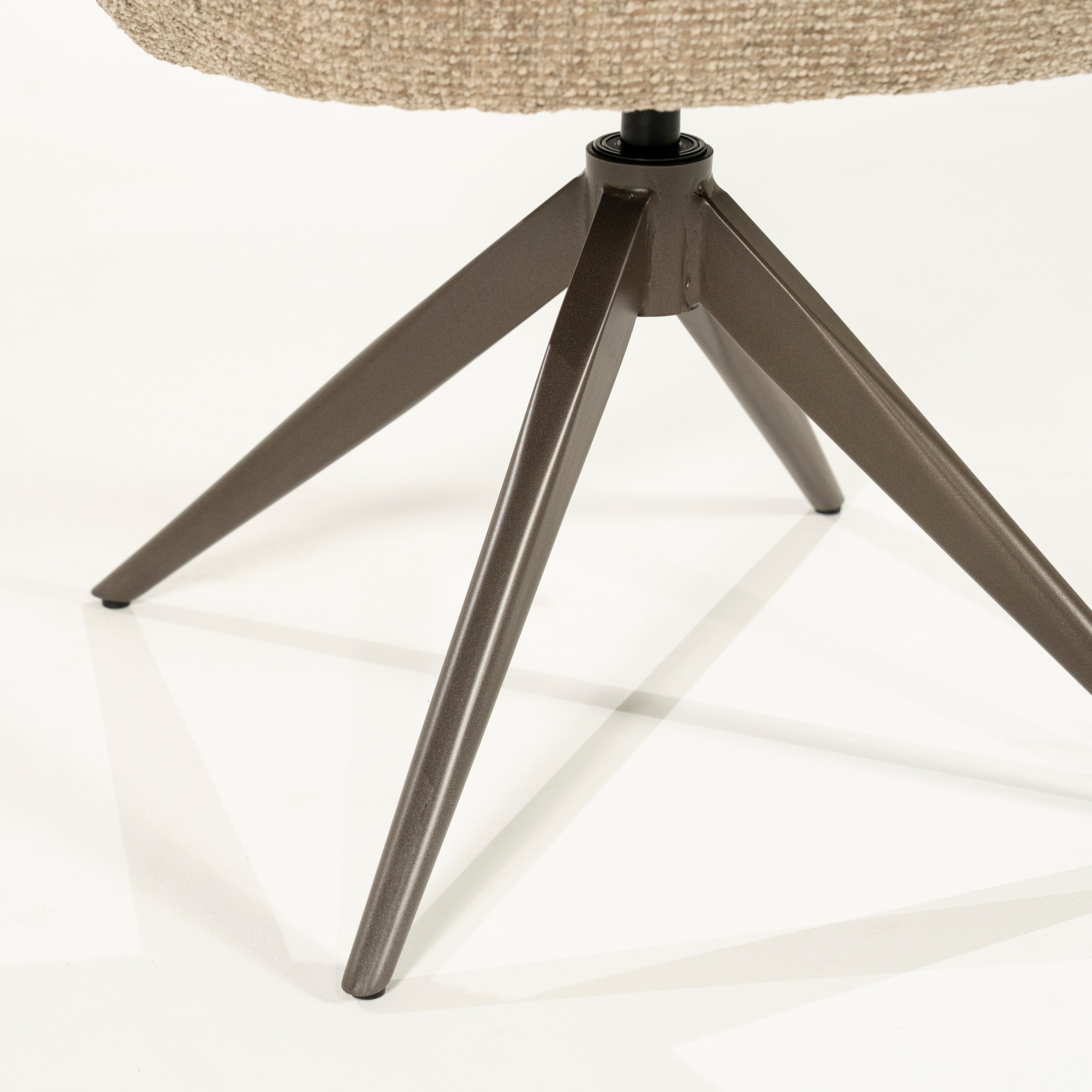 Krzesło obrotowe ALISSA taupe z ciemnobrązową podstawą