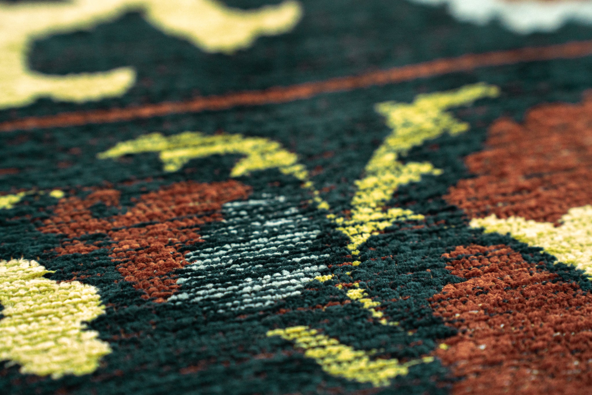 Koberec SUZANI BAVARIA černý se žlutou a zelenou