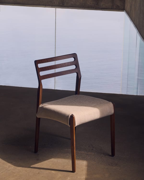 CUDIA chair in beige chenille with a dark oak base