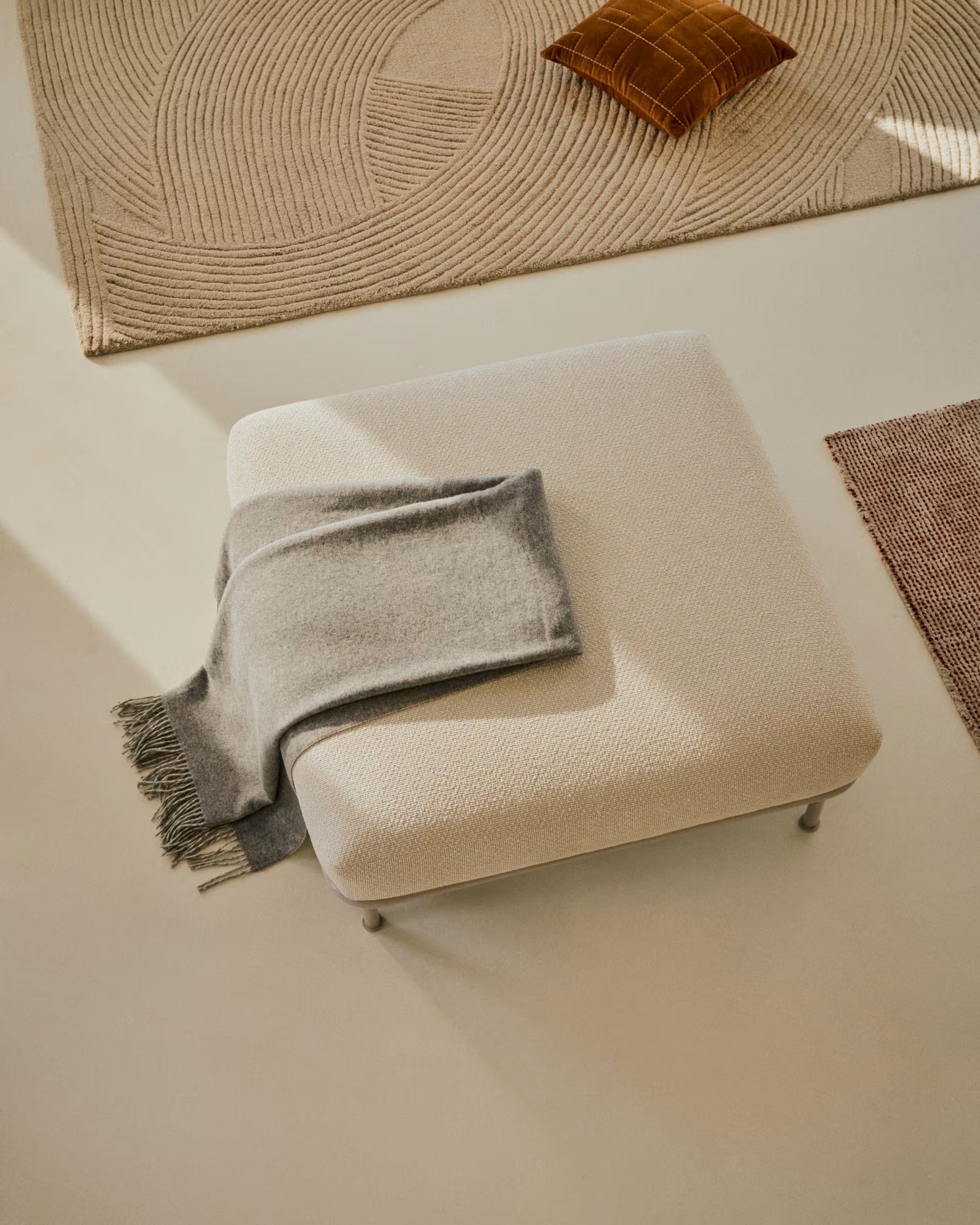 AURUM ecru chenille footstool with beige base