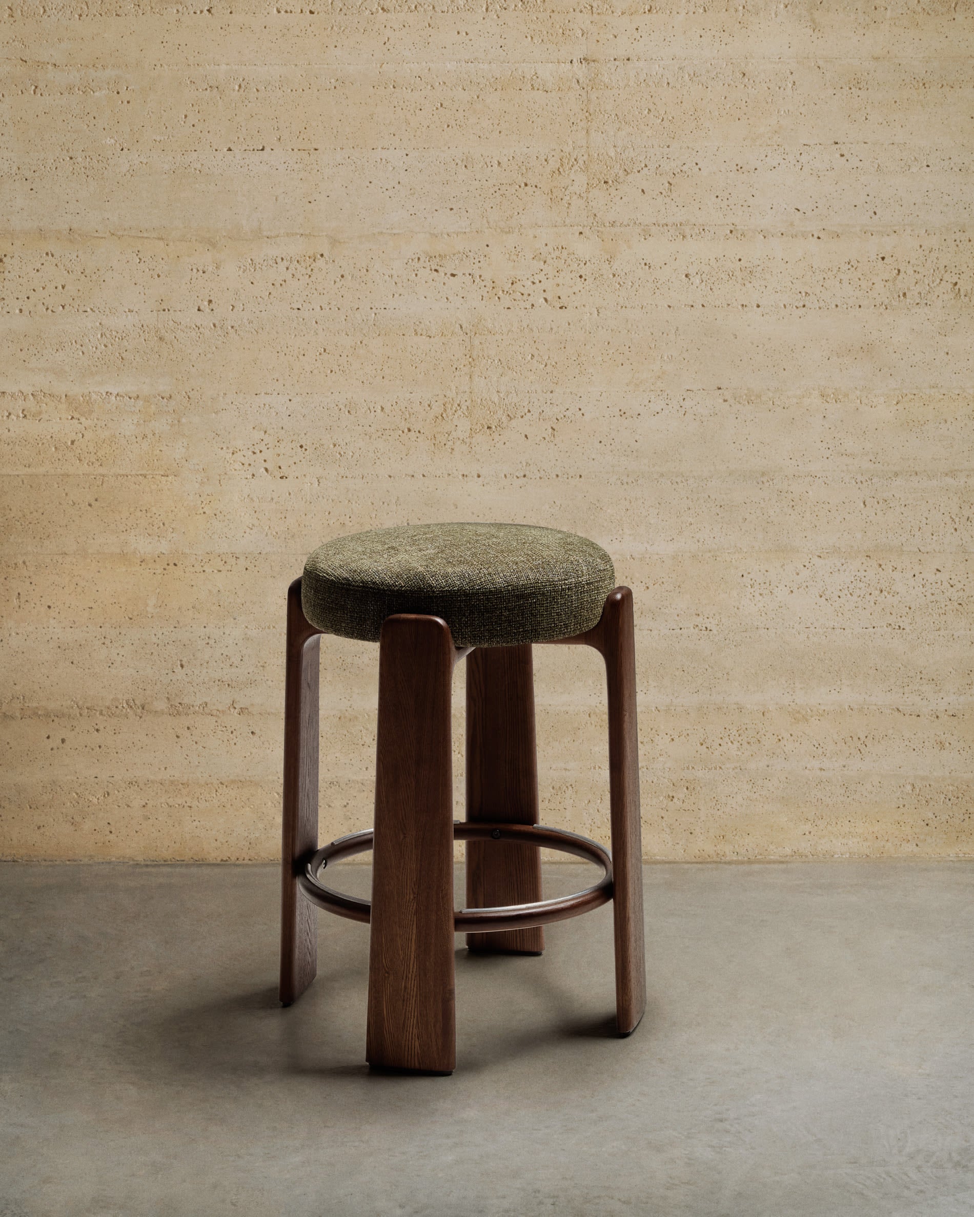 Stołek barowy GRANITE zielony szenil z ciemną jesionową podstawą