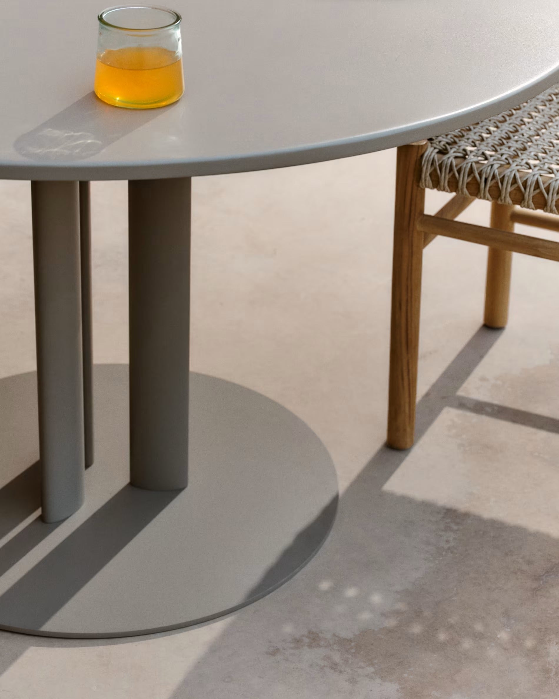 Sedalis beige garden table