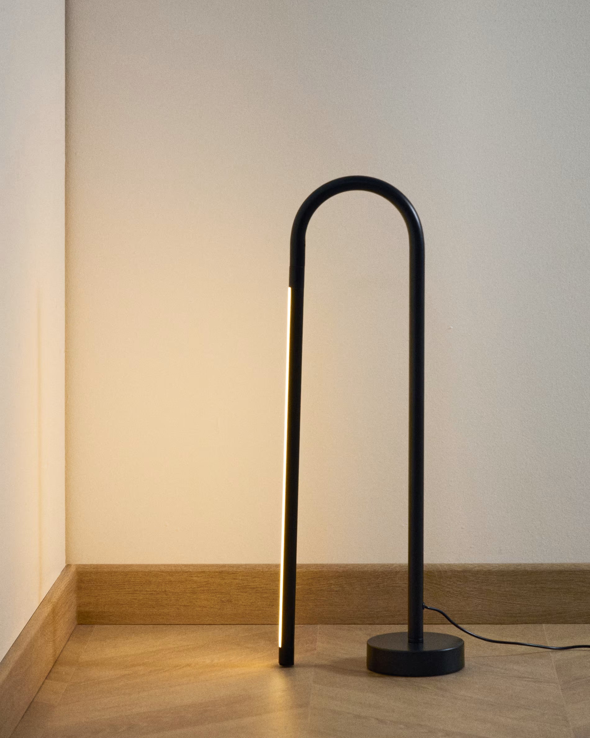 BOW Black Table Lamp