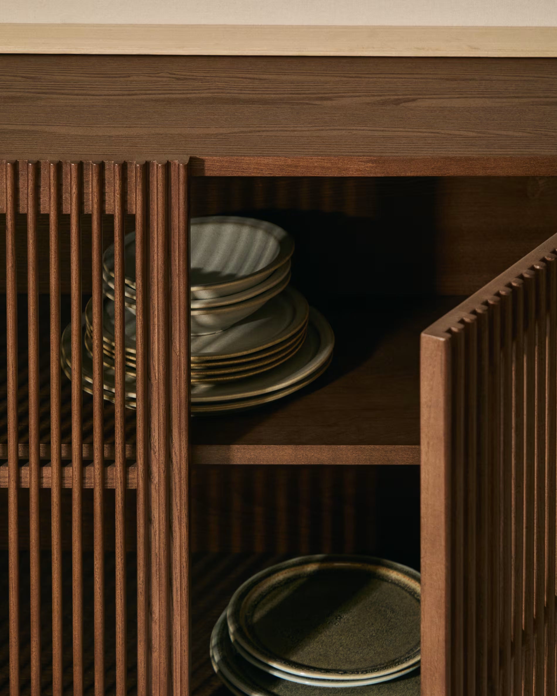 Komoda BEYLA ciemnobrązowe drewno jesionowe