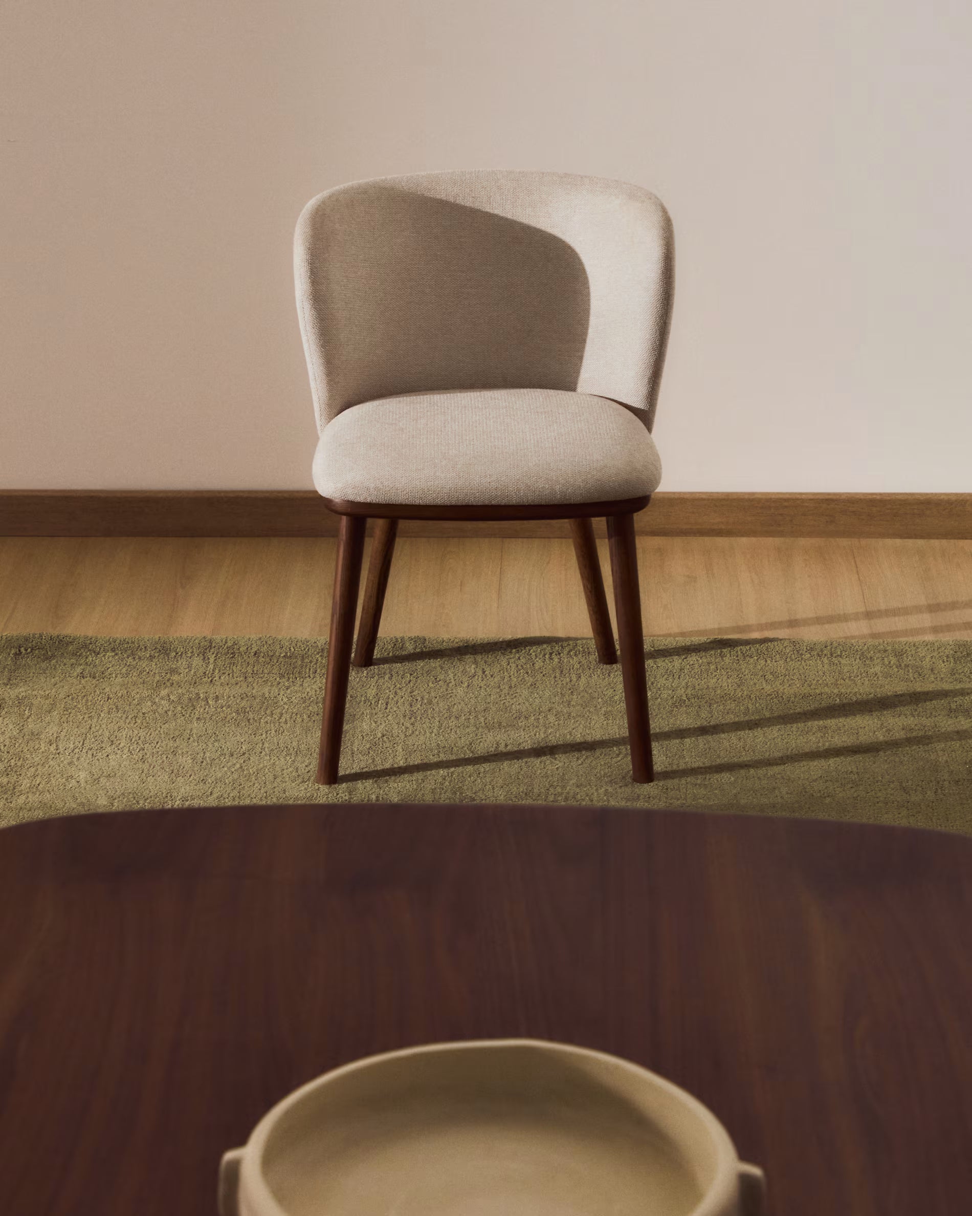 Židle CISELIA béžový šenil s tmavým jasanovým podstavcem