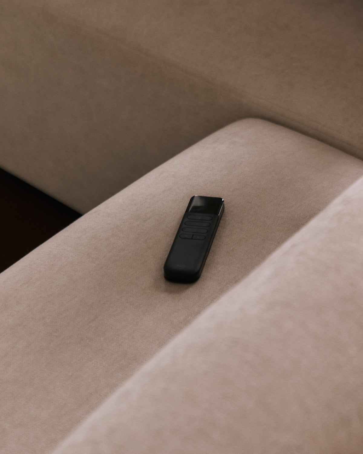 Sofa 3-osobowa z przesuwanymi siedziskami LARES beżowy szenil – ujęcie 10