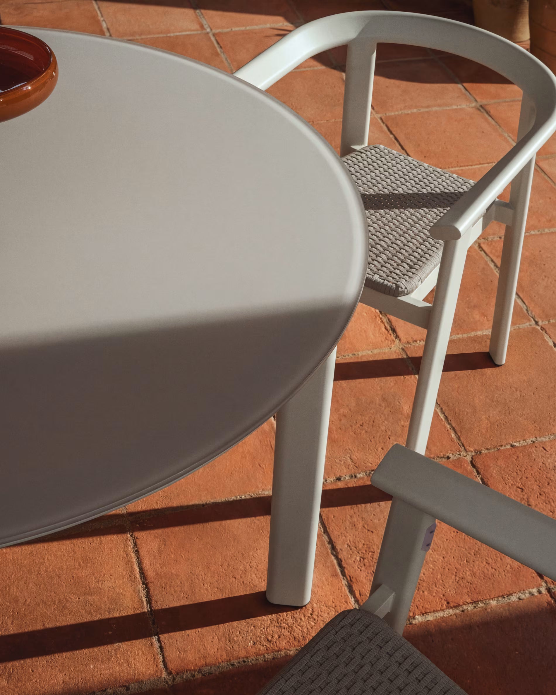 ERICE Ecru Round Garden Table