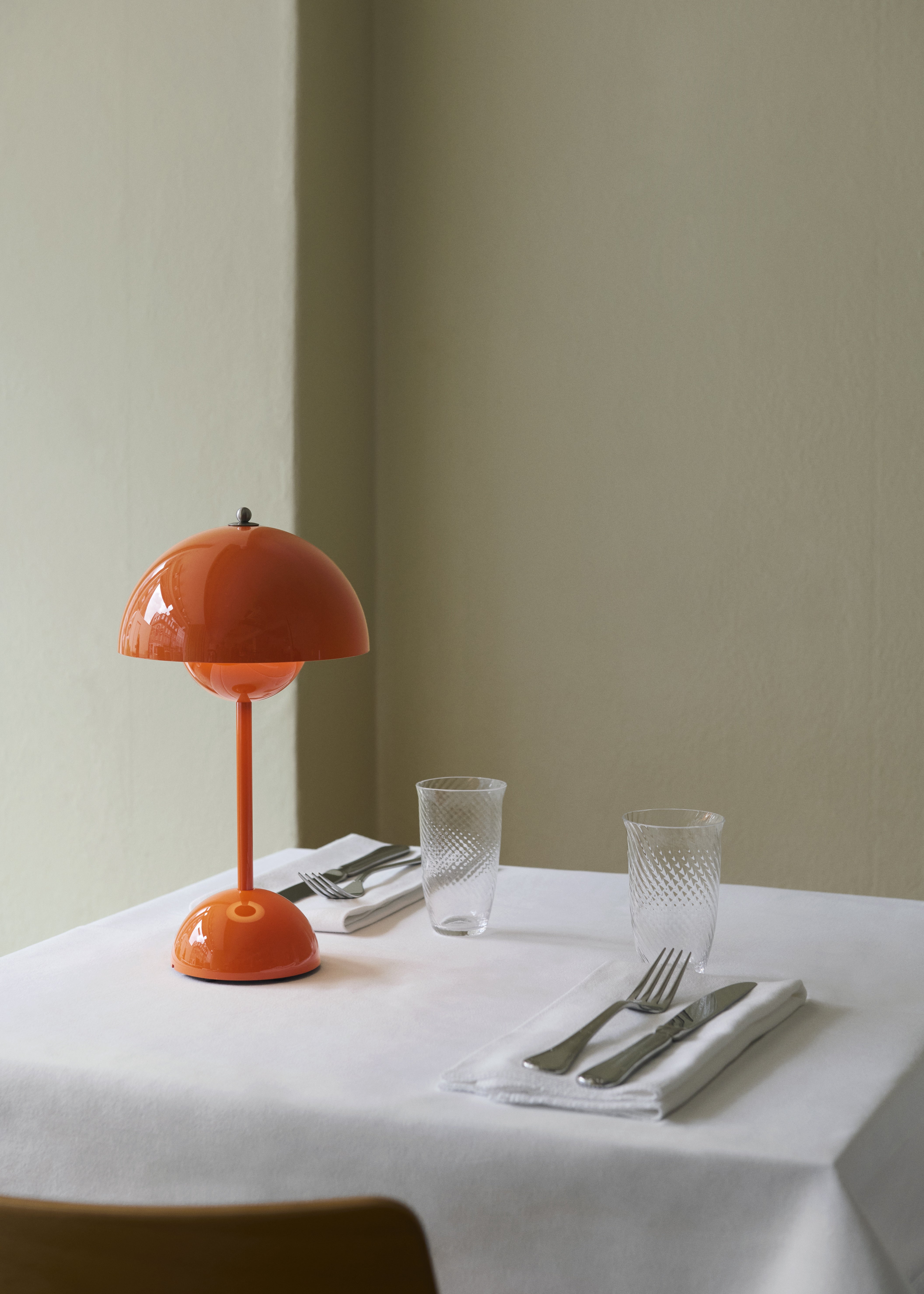 Lampa přenosná FLOWERPOT VP9 oranžová