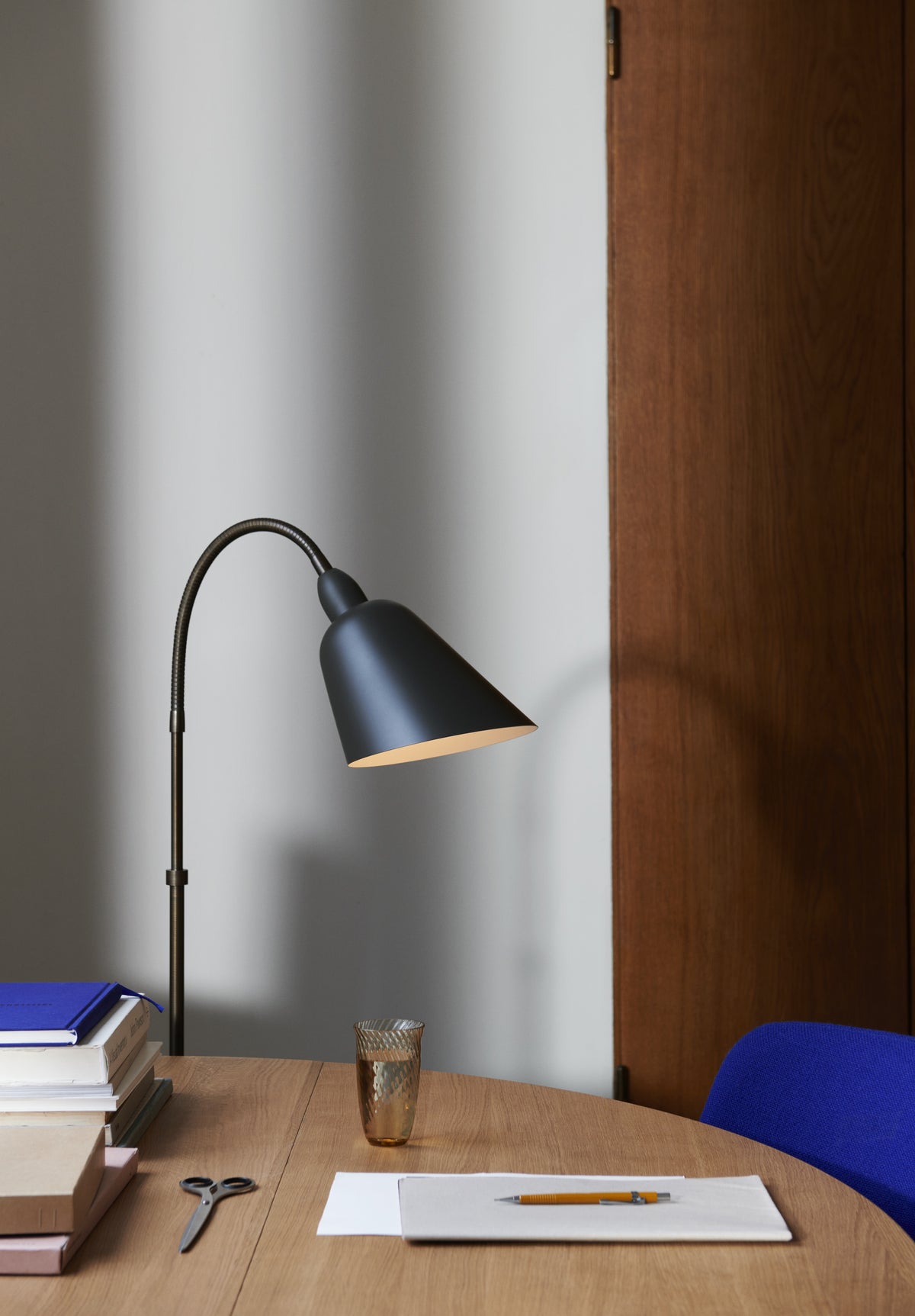 Stolní lampa BELLEVUE AJ7 černá s mosazným povrchem