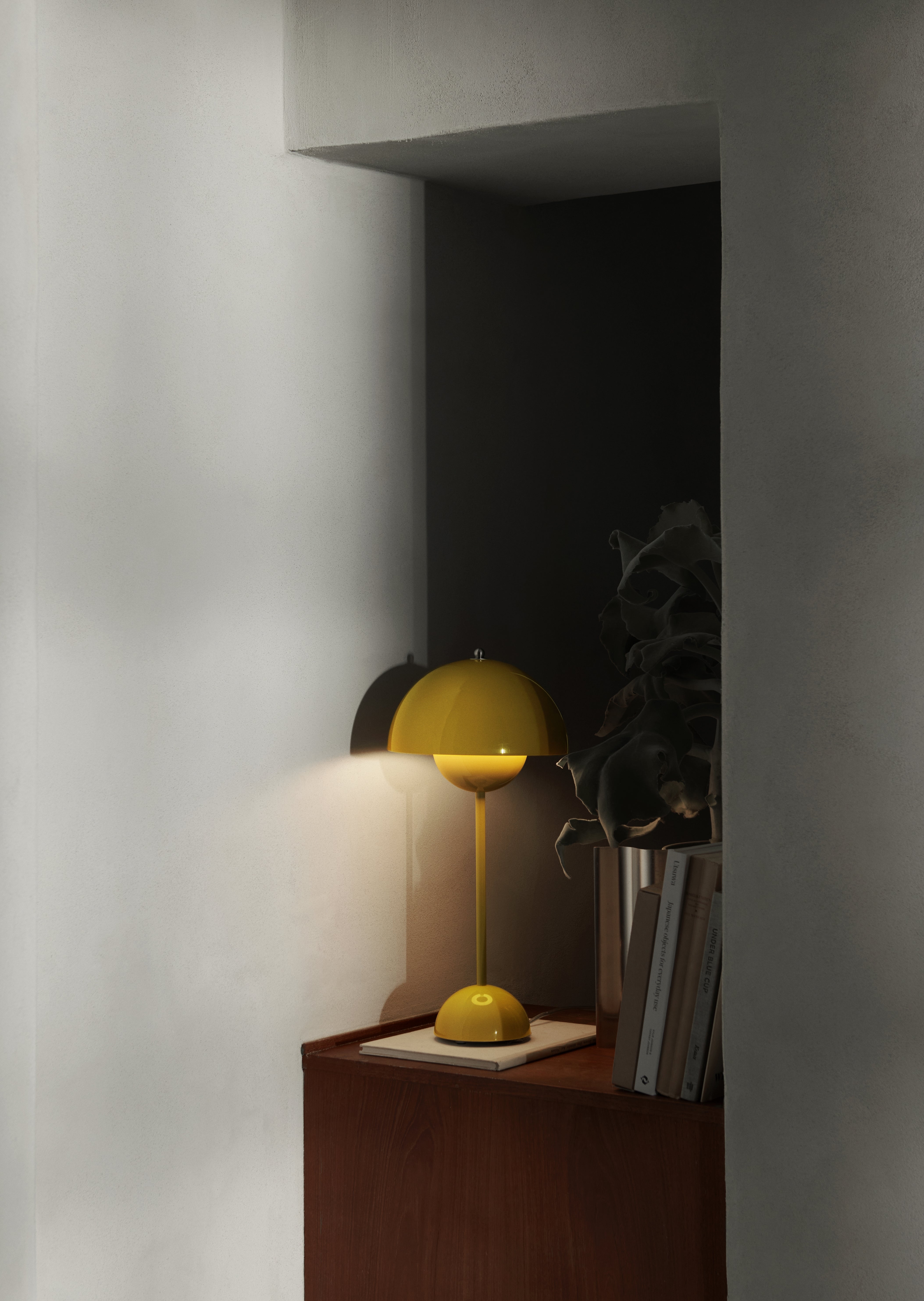 Stolní lampa FLOWERPOT VP3 hořčicová