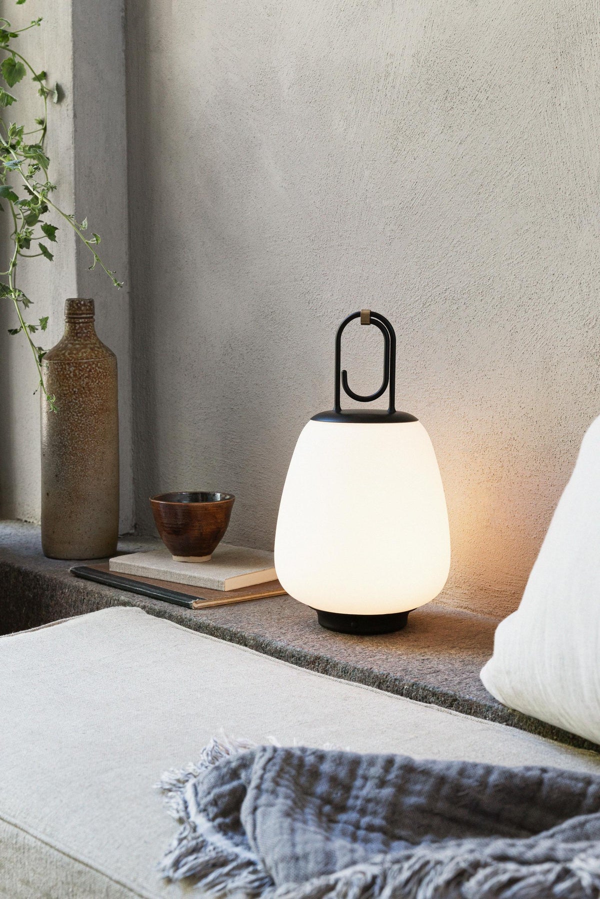 Přenosná venkovní lampa LUCCA SC51 bílá s černým povrchem