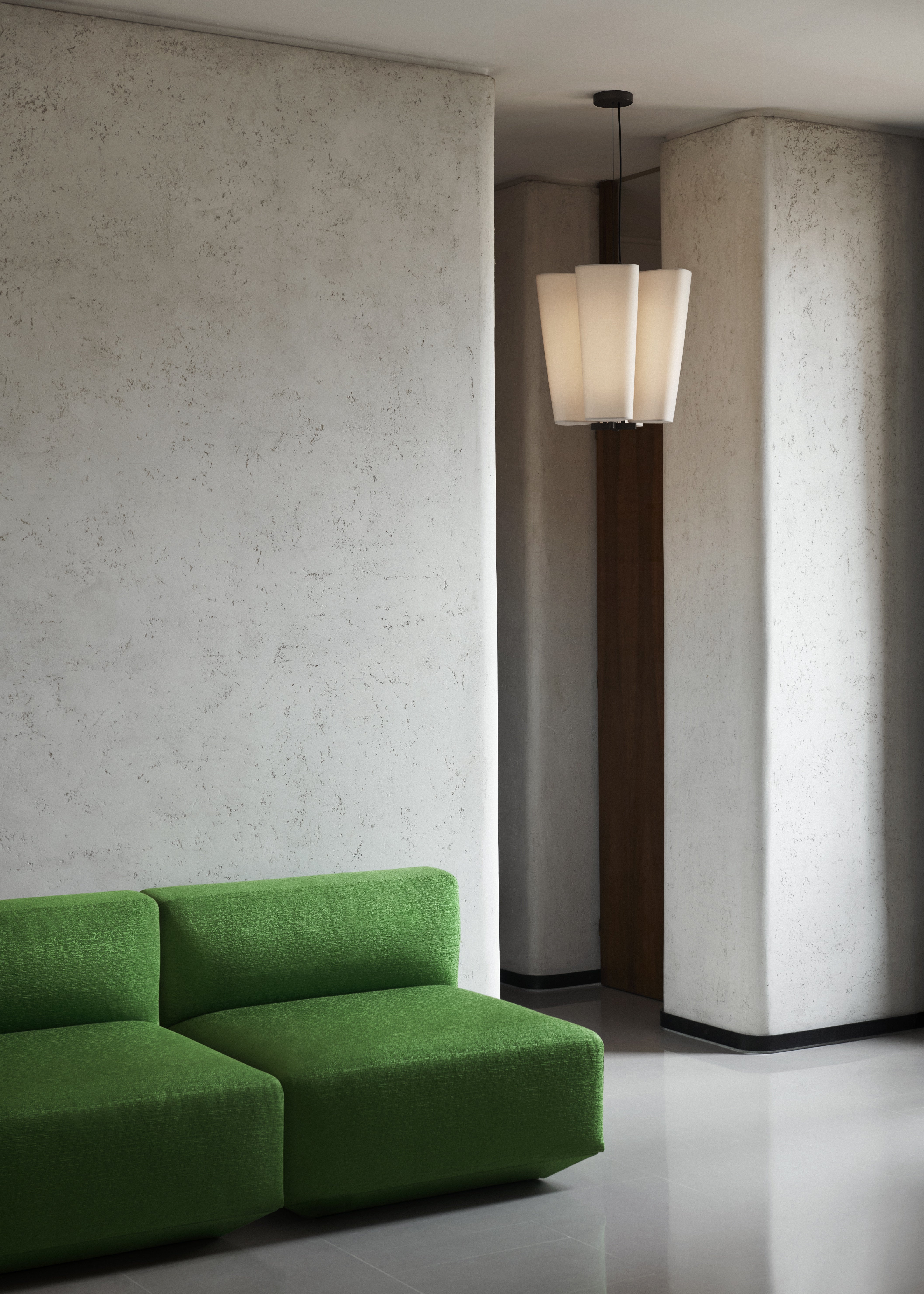 Lampa visící BELLA béžová s hnědým povrchem