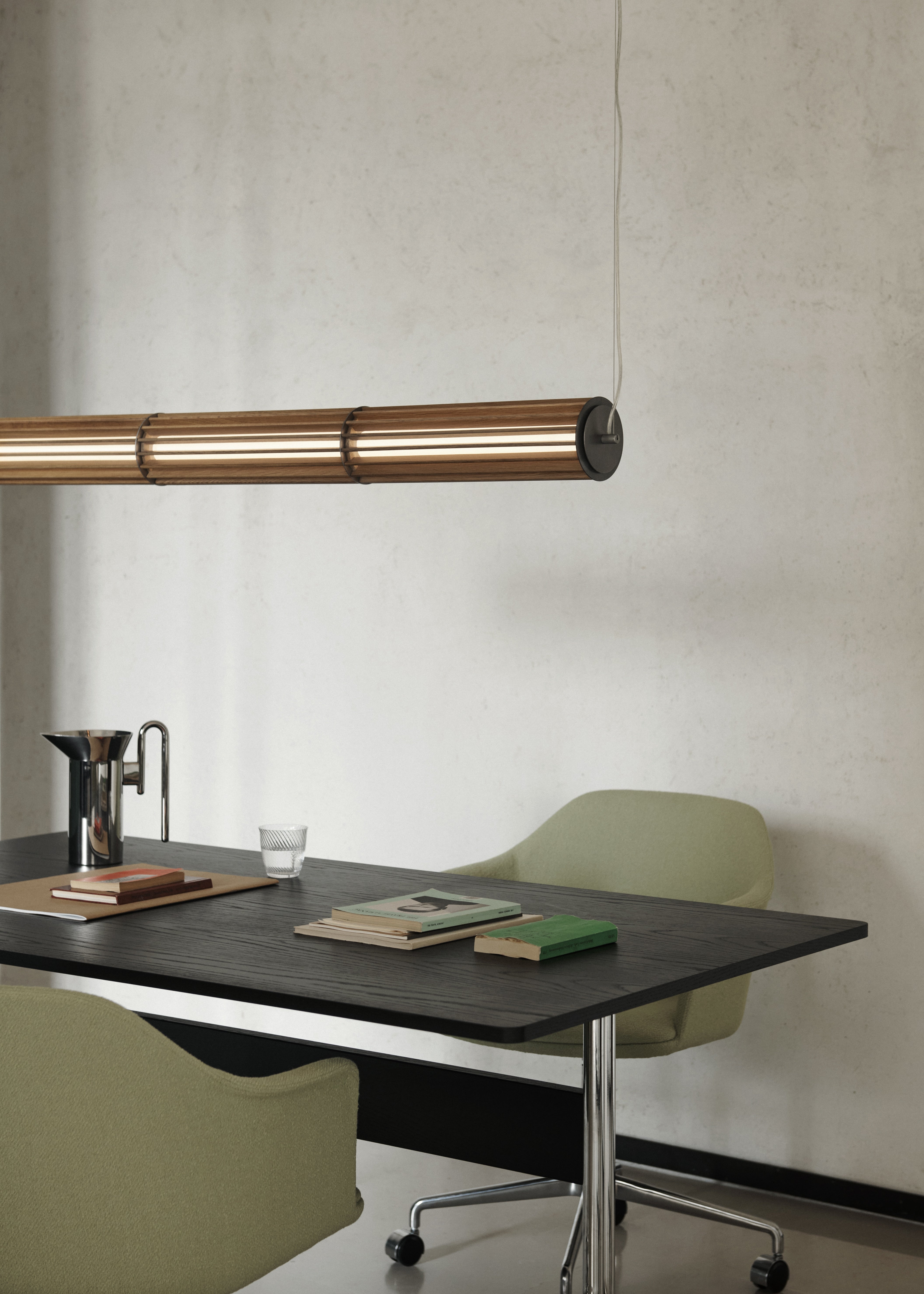 Lustrná lampa NUMBRA TY1 z hliníku a dubového dřeva