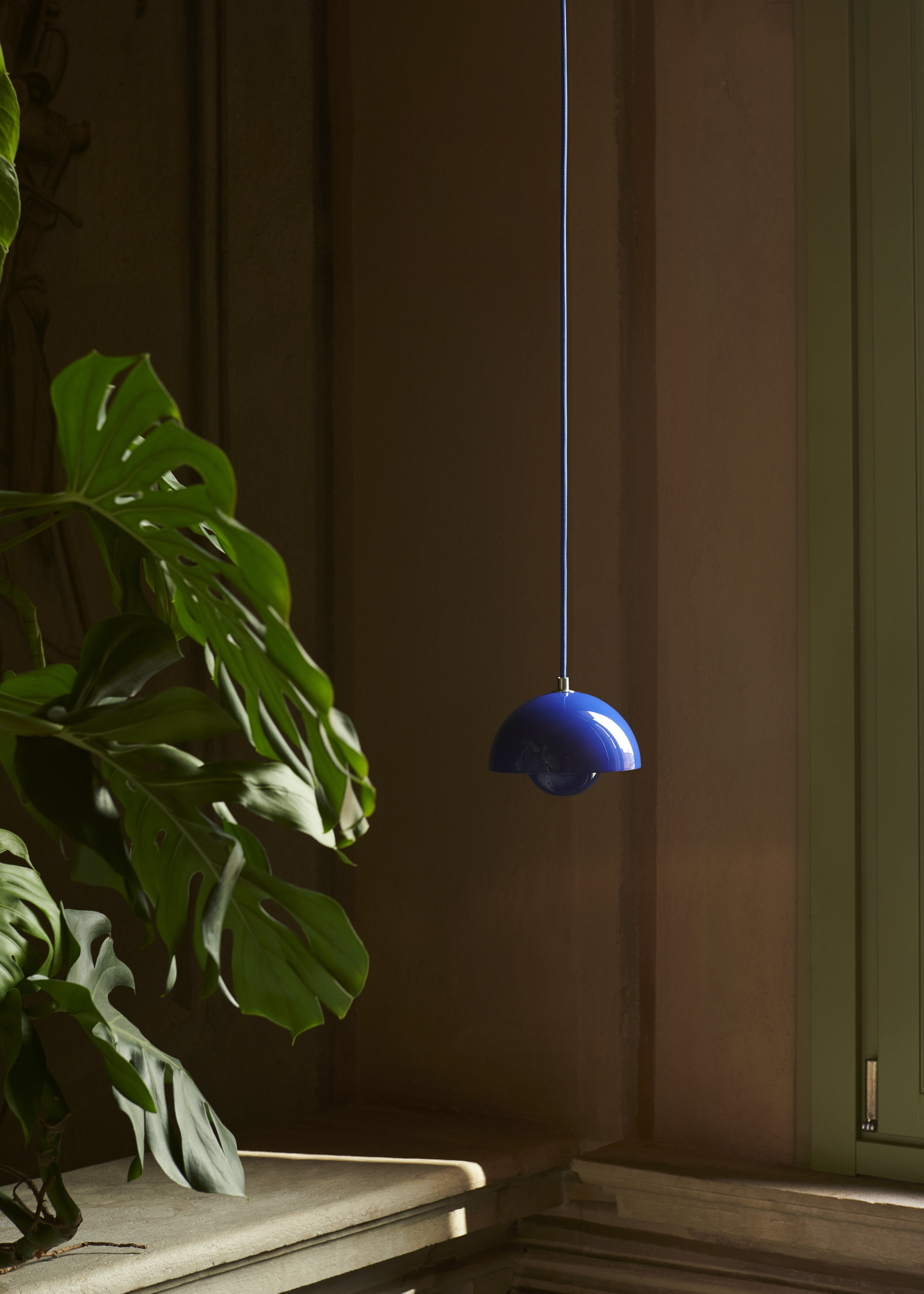 Lampa visící FLOWERPOT kobaltová