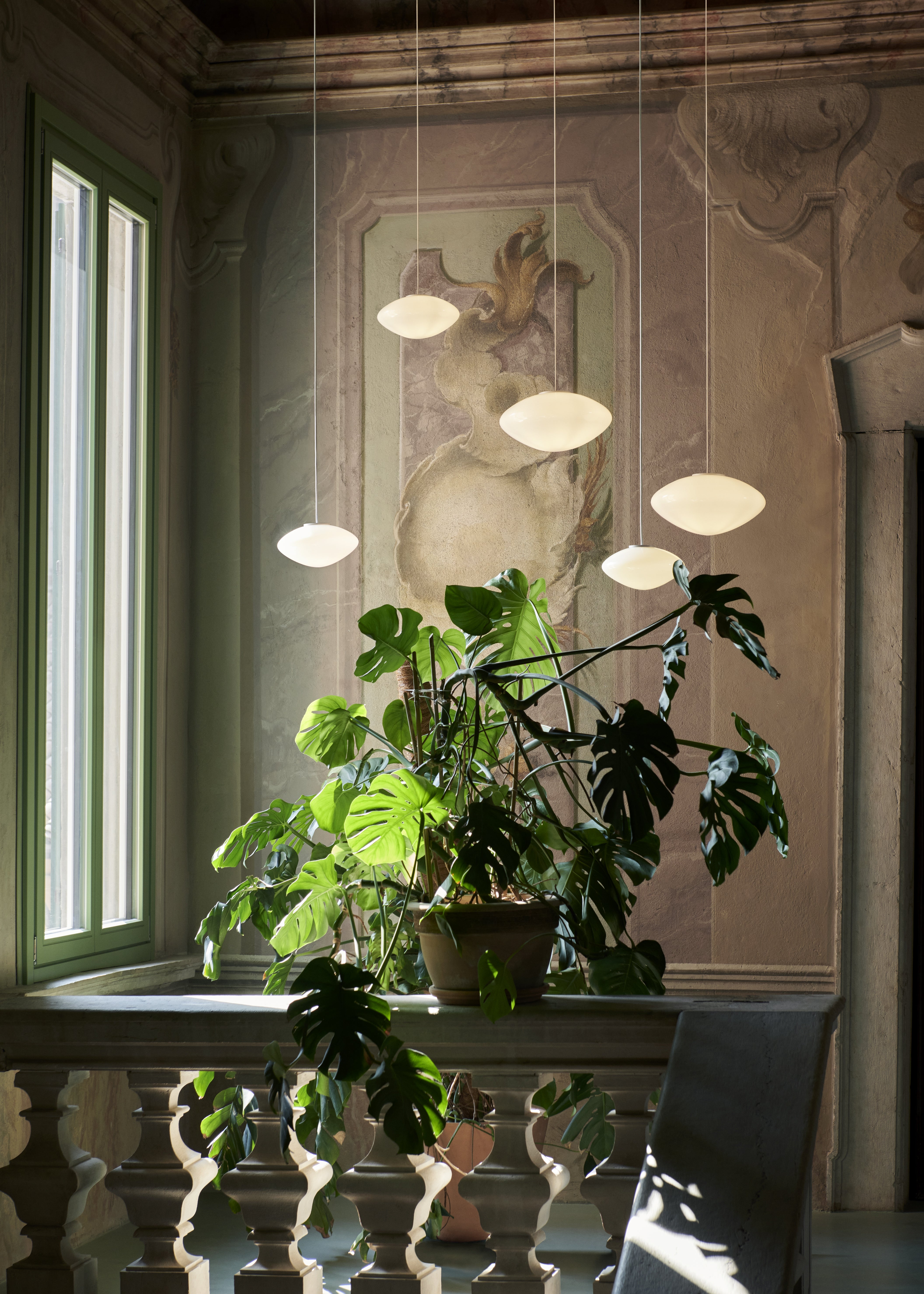 Lampa visící MIST s opálovým stínidlem