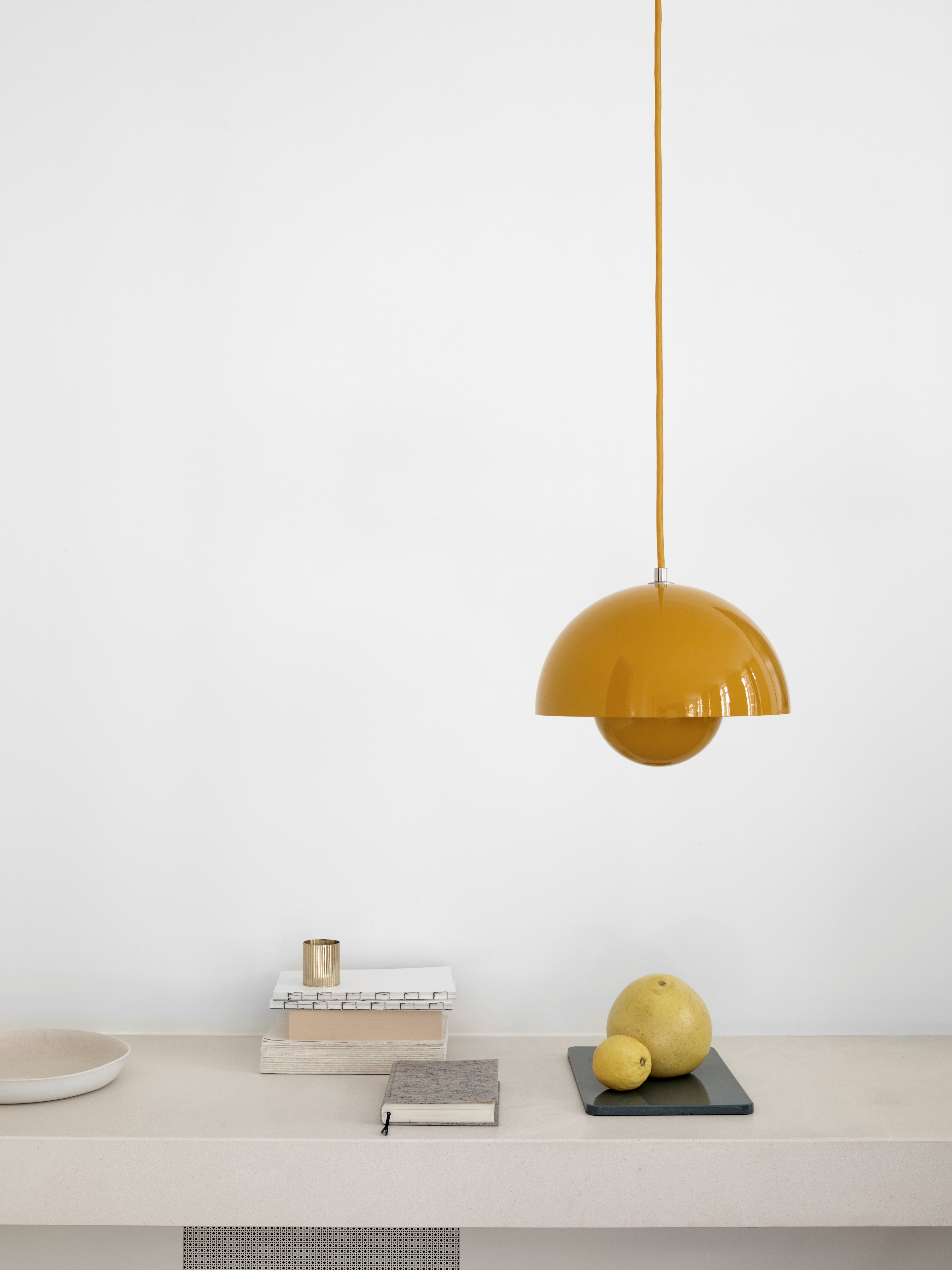 Lampa visící FLOWERPOT v hořčicové barvě