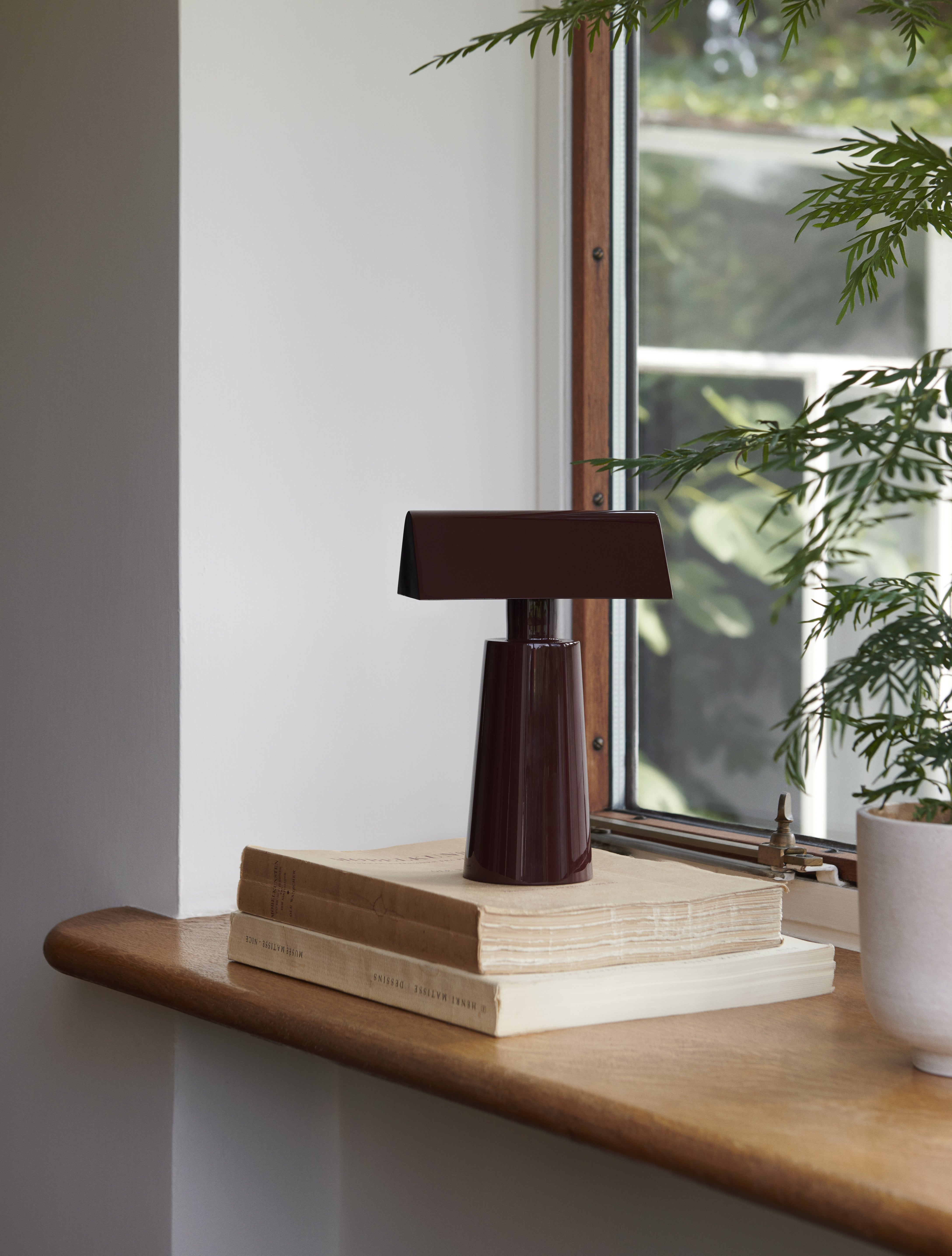 Přenosná lampa CARET MF1 v bordové barvě