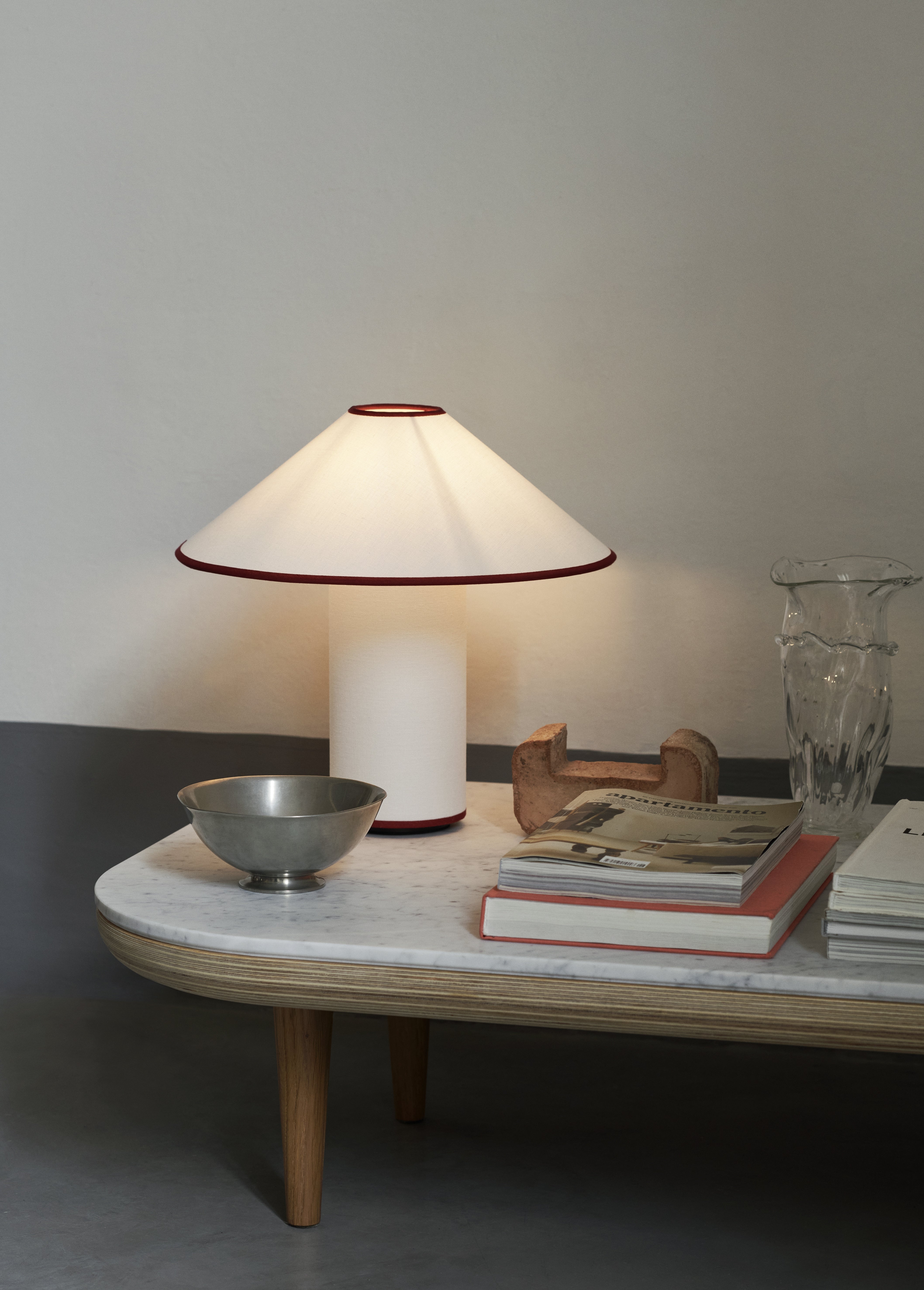 Stolní lampa COLETTE ATD6 bílá s červeným zakončením