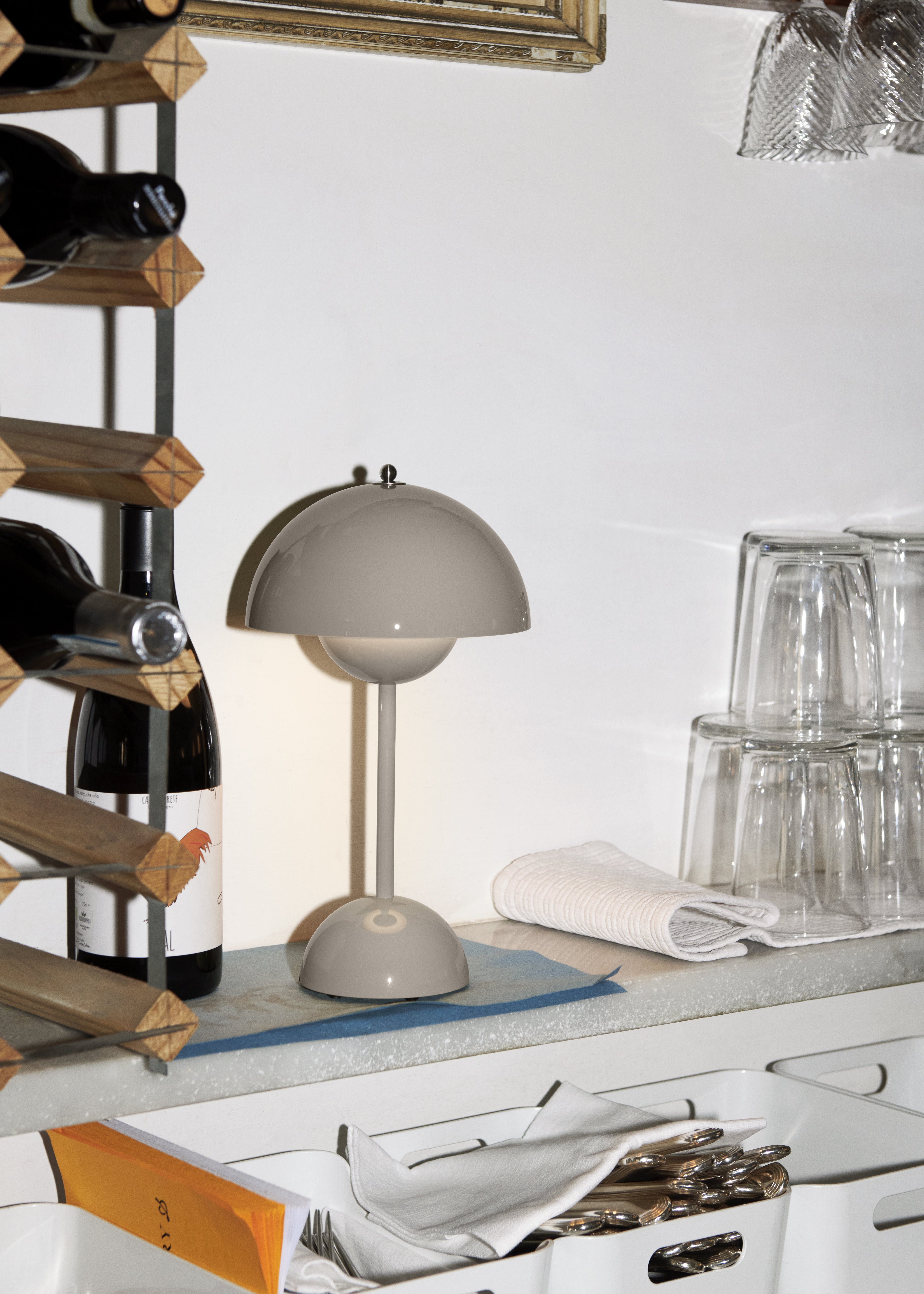 Přenosná lampa FLOWERPOT VP9 šedobéžová