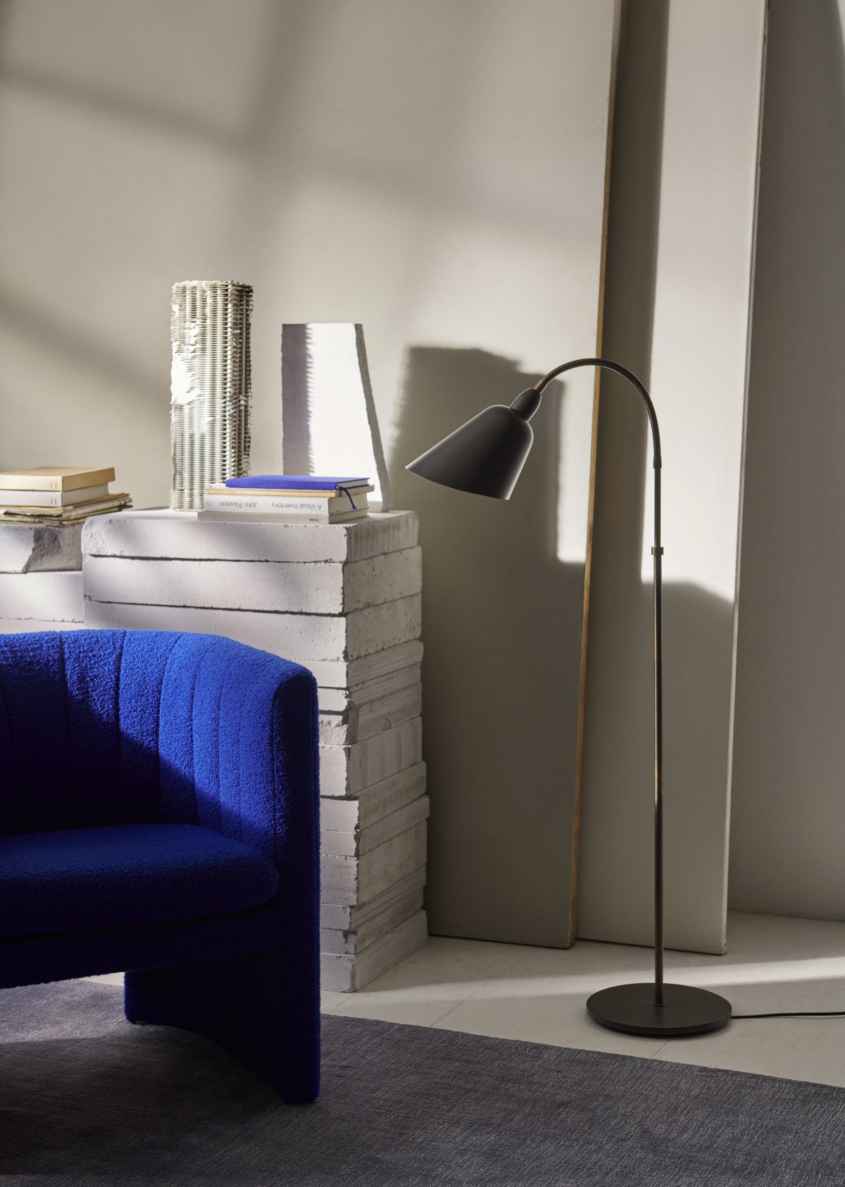 Stolní lampa BELLEVUE AJ7 černá s mosazným povrchem