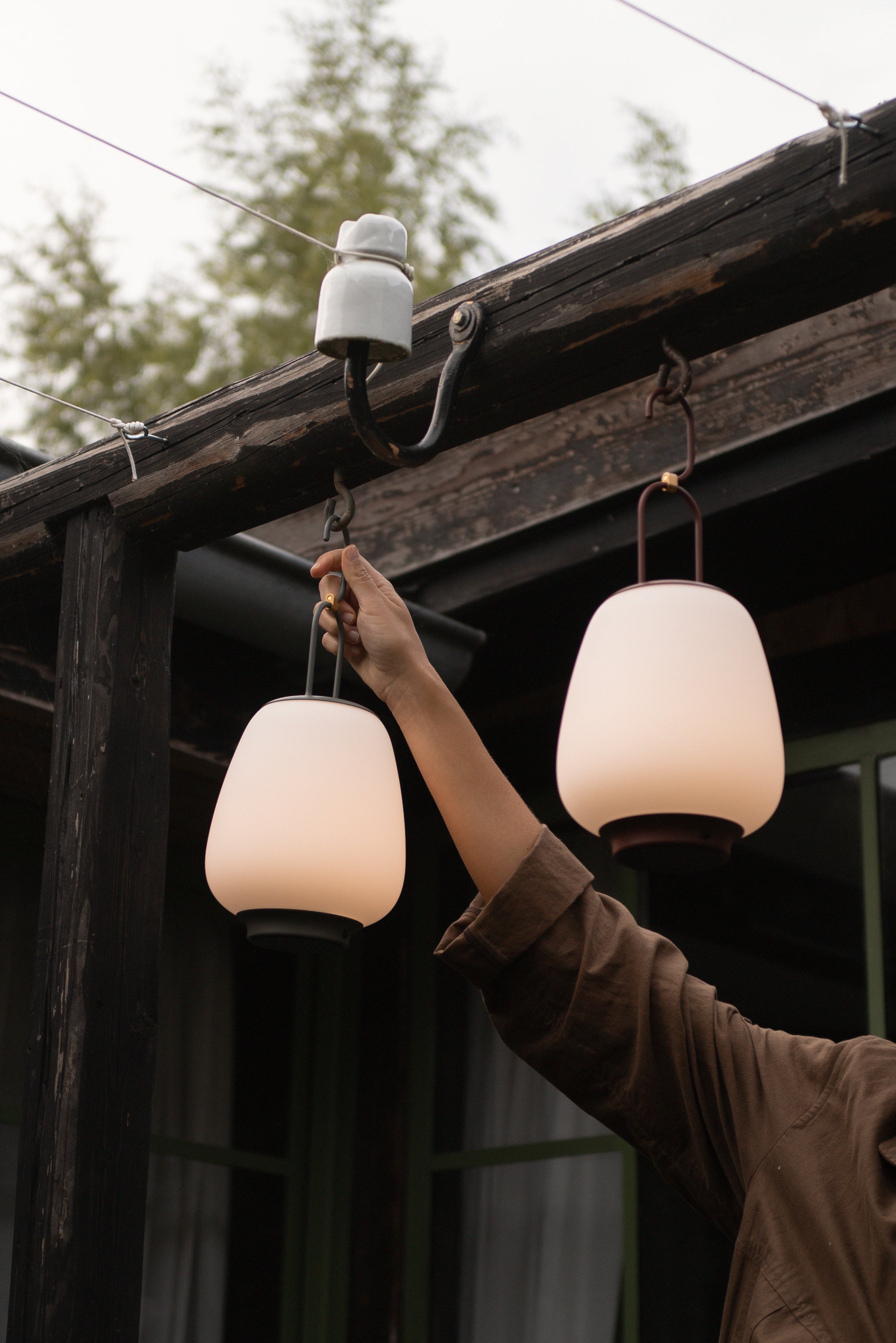 Přenosná venkovní lampa LUCCA SC51 bílá s černým povrchem