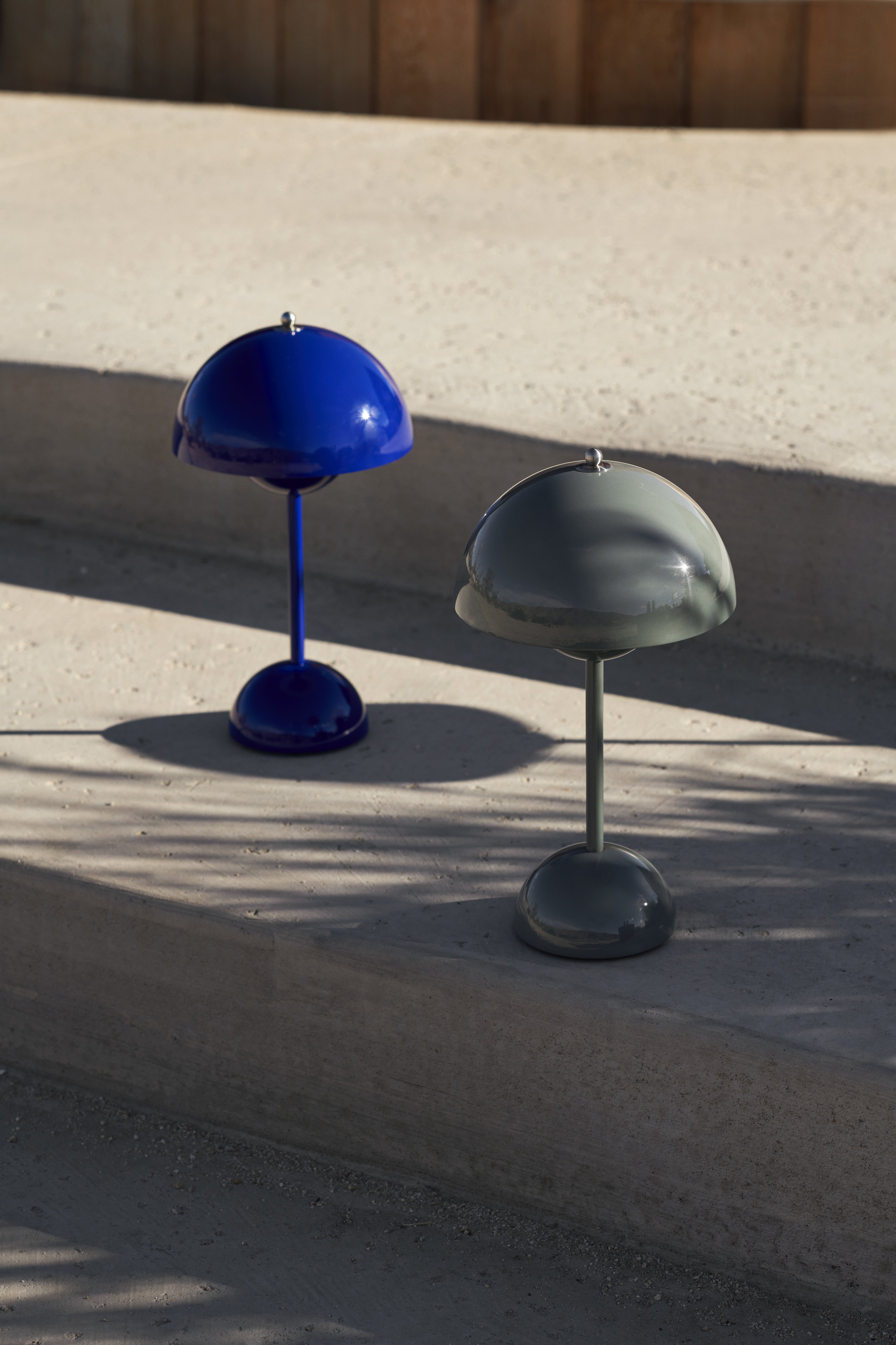 Lampa prenosná FLOWERPOT VP9 šedobluá