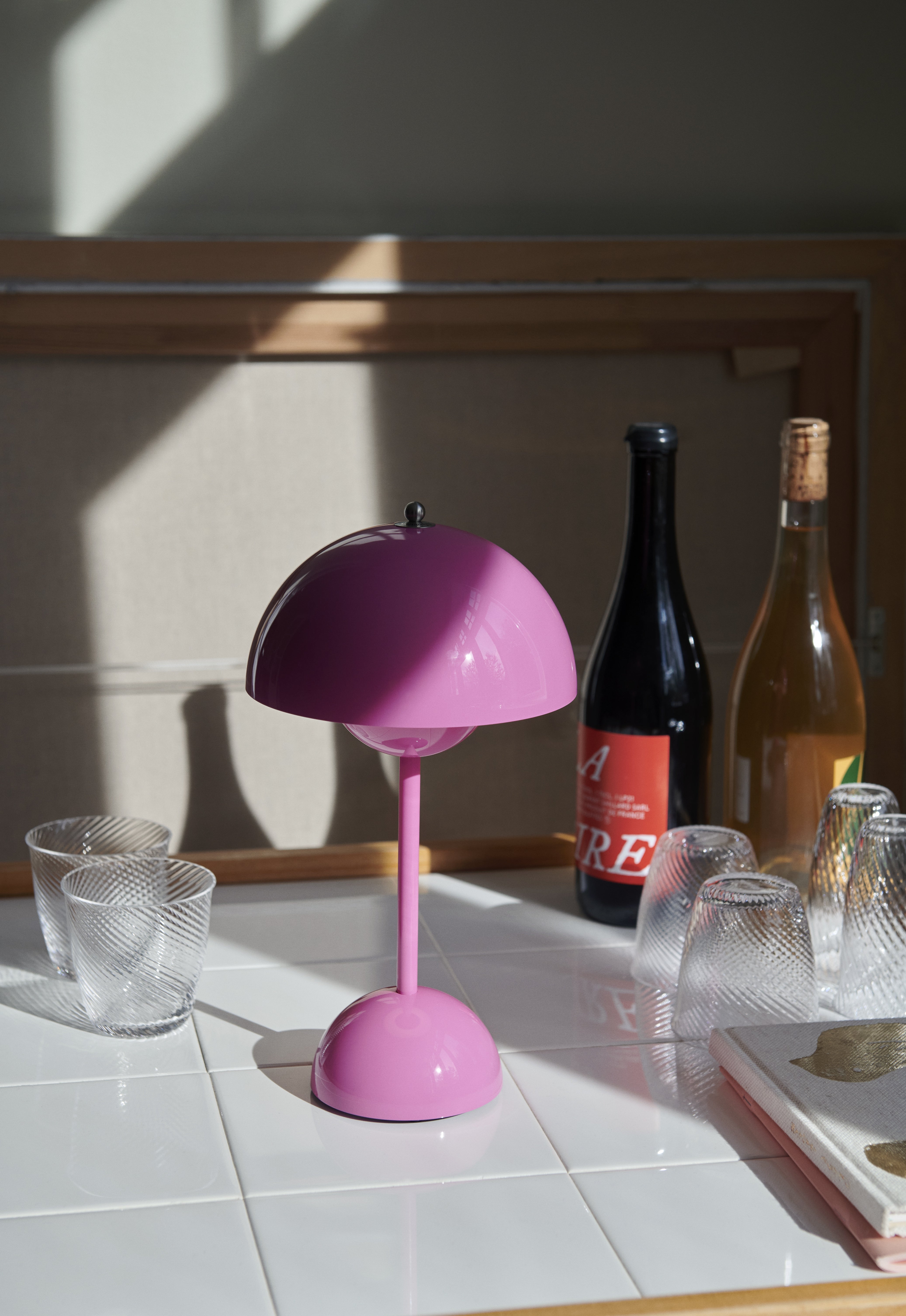 Přenosná lampa FLOWERPOT VP9 v barvě fuchsie