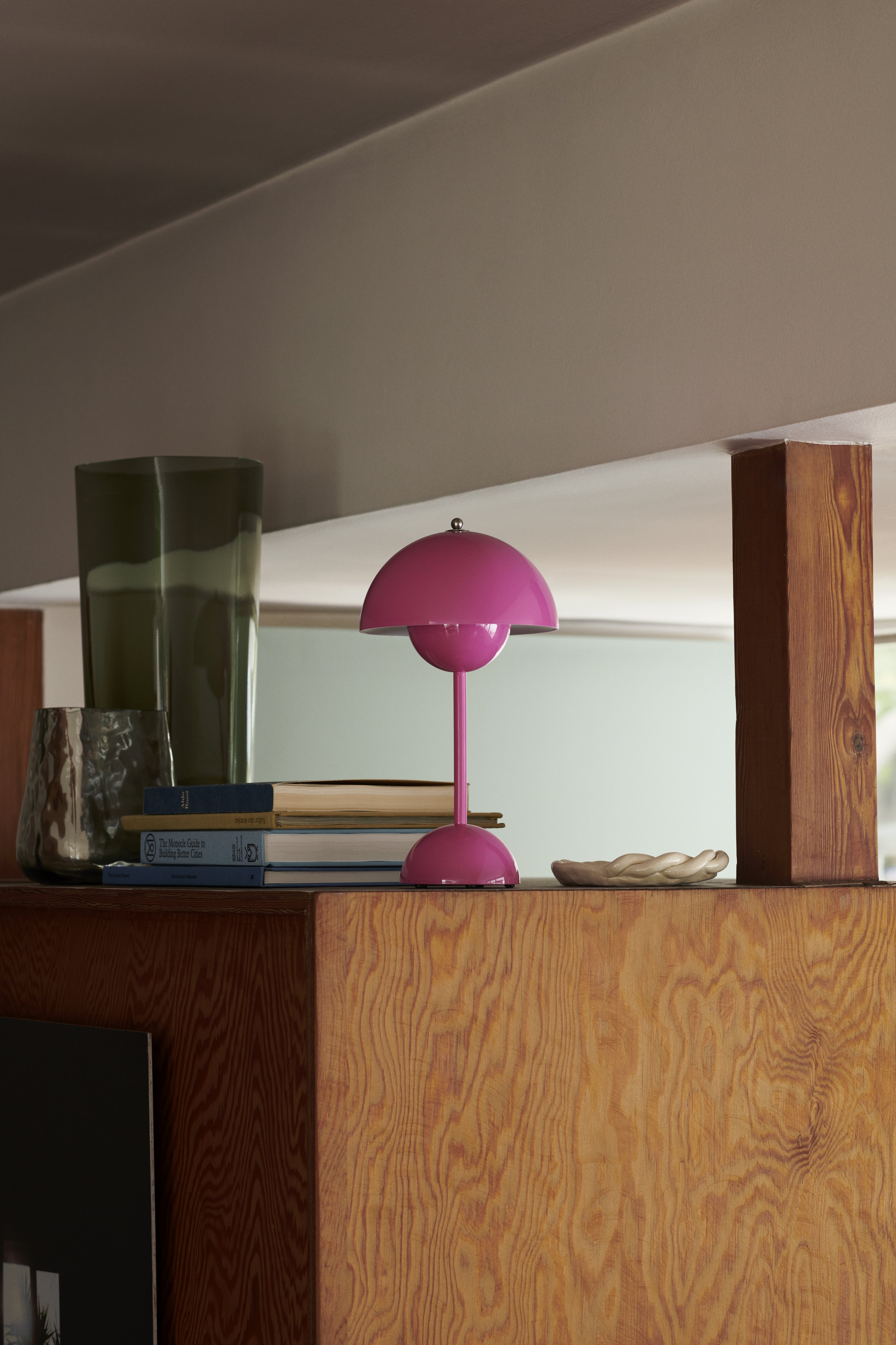 Přenosná lampa FLOWERPOT VP9 v barvě fuchsie