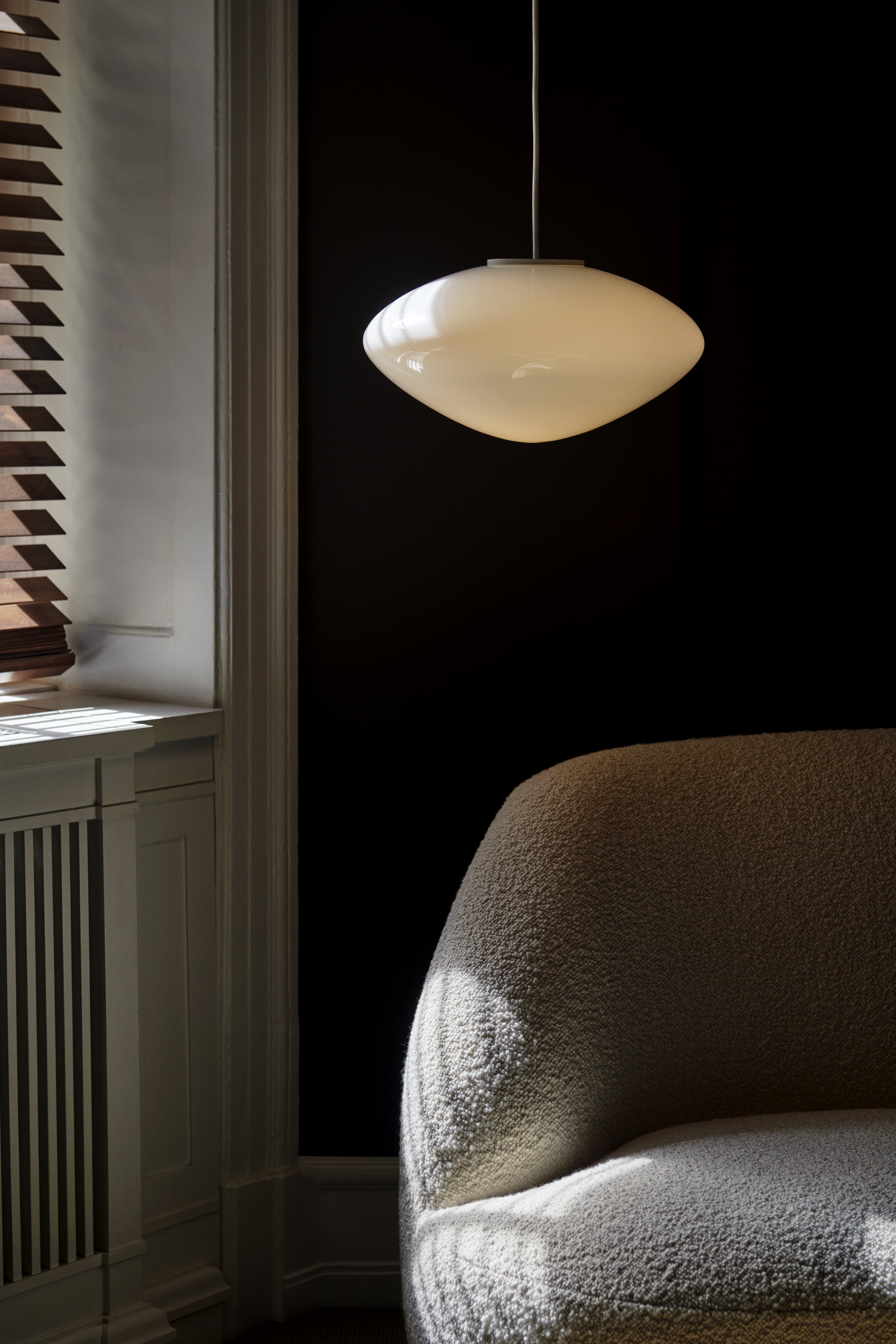 Lampa visící MIST s opálovým stínidlem