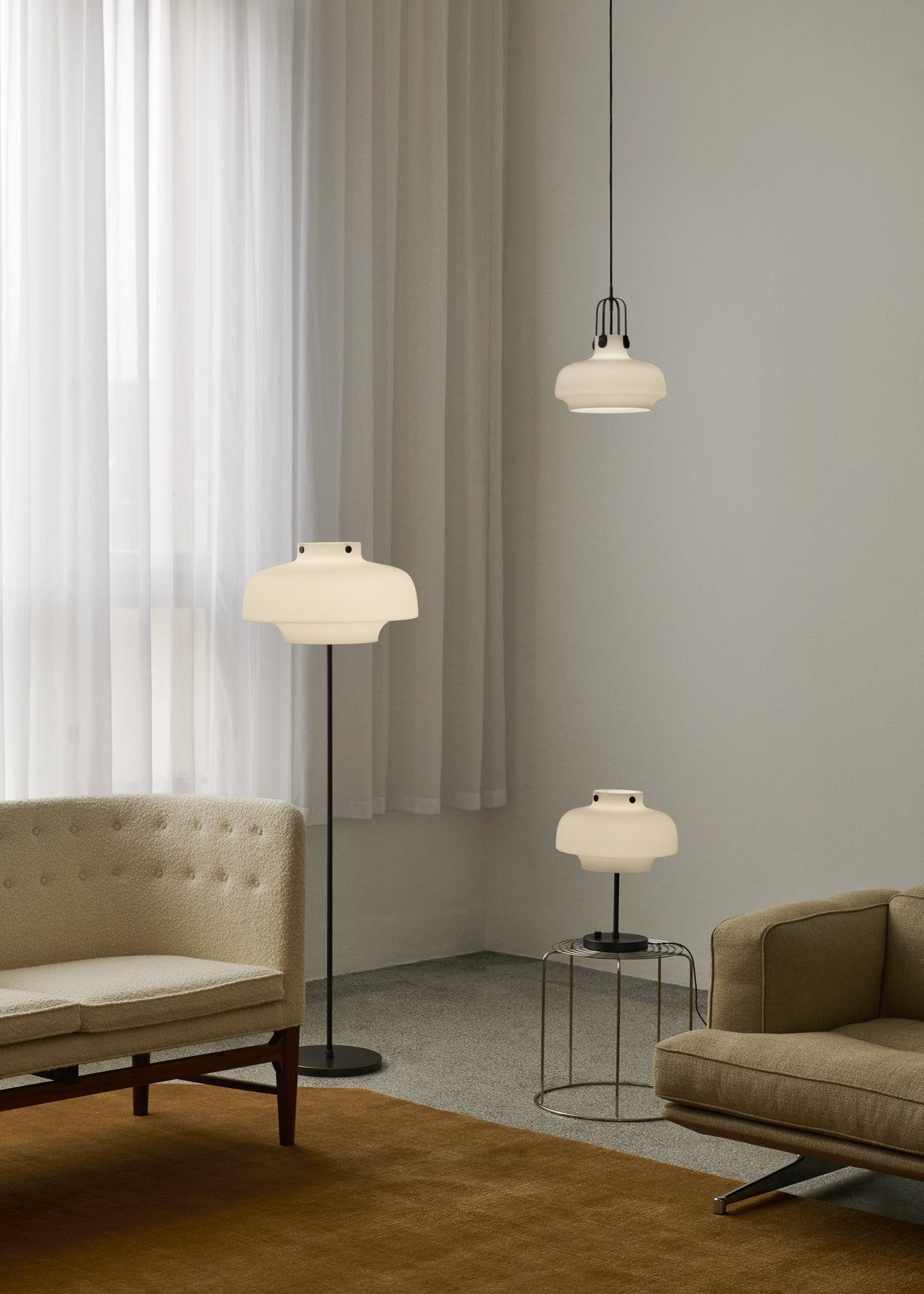 Podlahová lampa COPENHAGEN SC14 s opálovým stínidlem a bronzově mosazným podstavcem