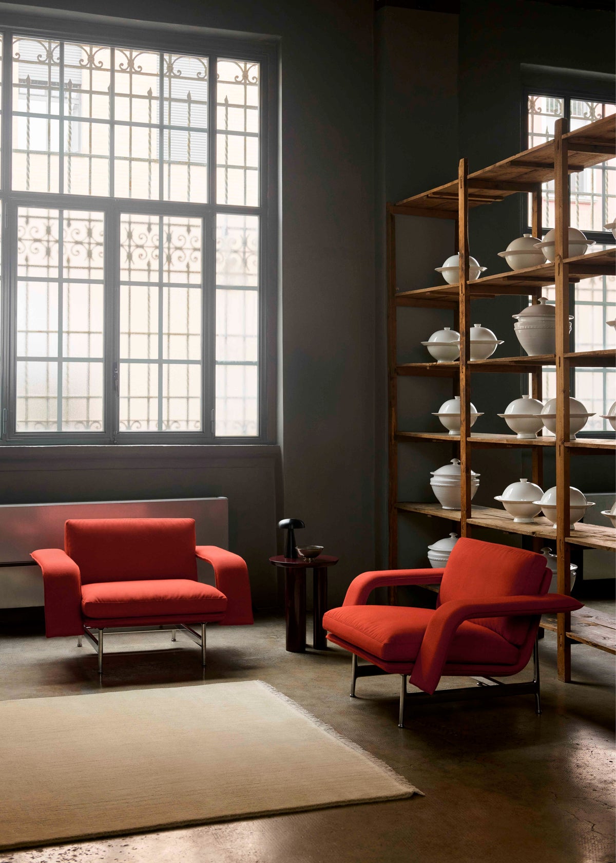 Křeslo MEANTIME AV29 čalouněné s černou základnou