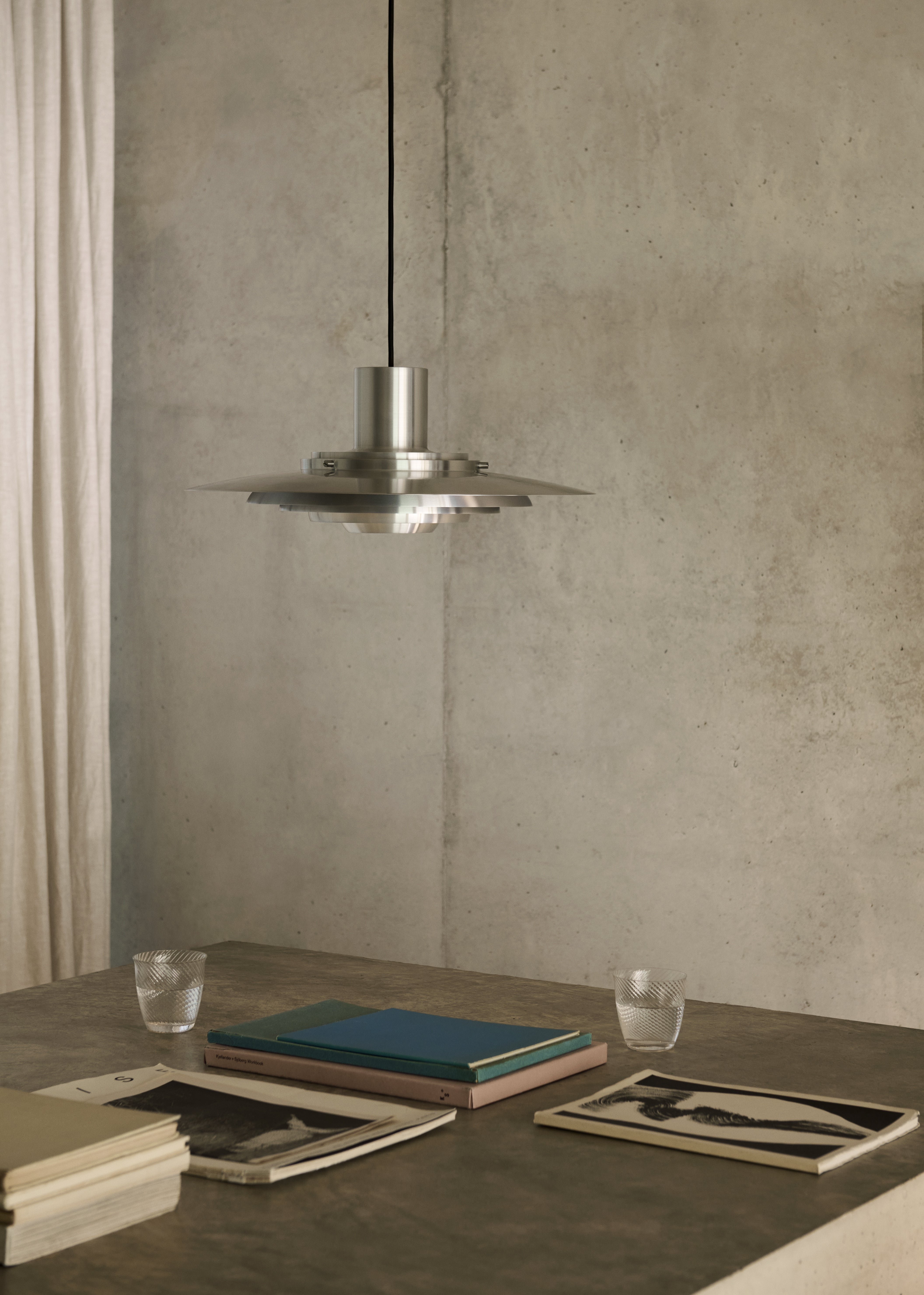 Lampa visící P376 hliník