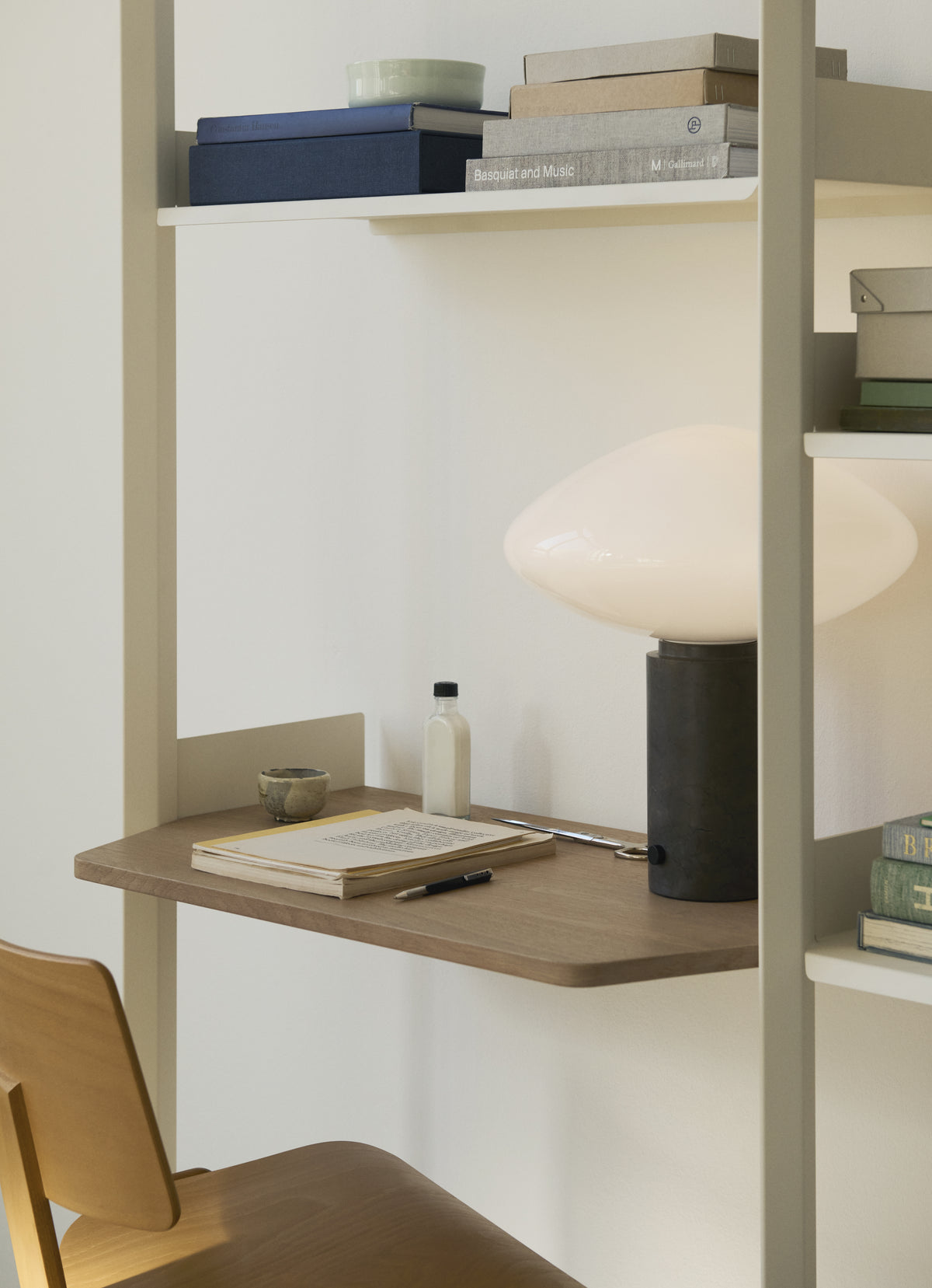 Stolní lampa MIST AP17 skleněné stínidlo se šedým mramorovým podstavcem