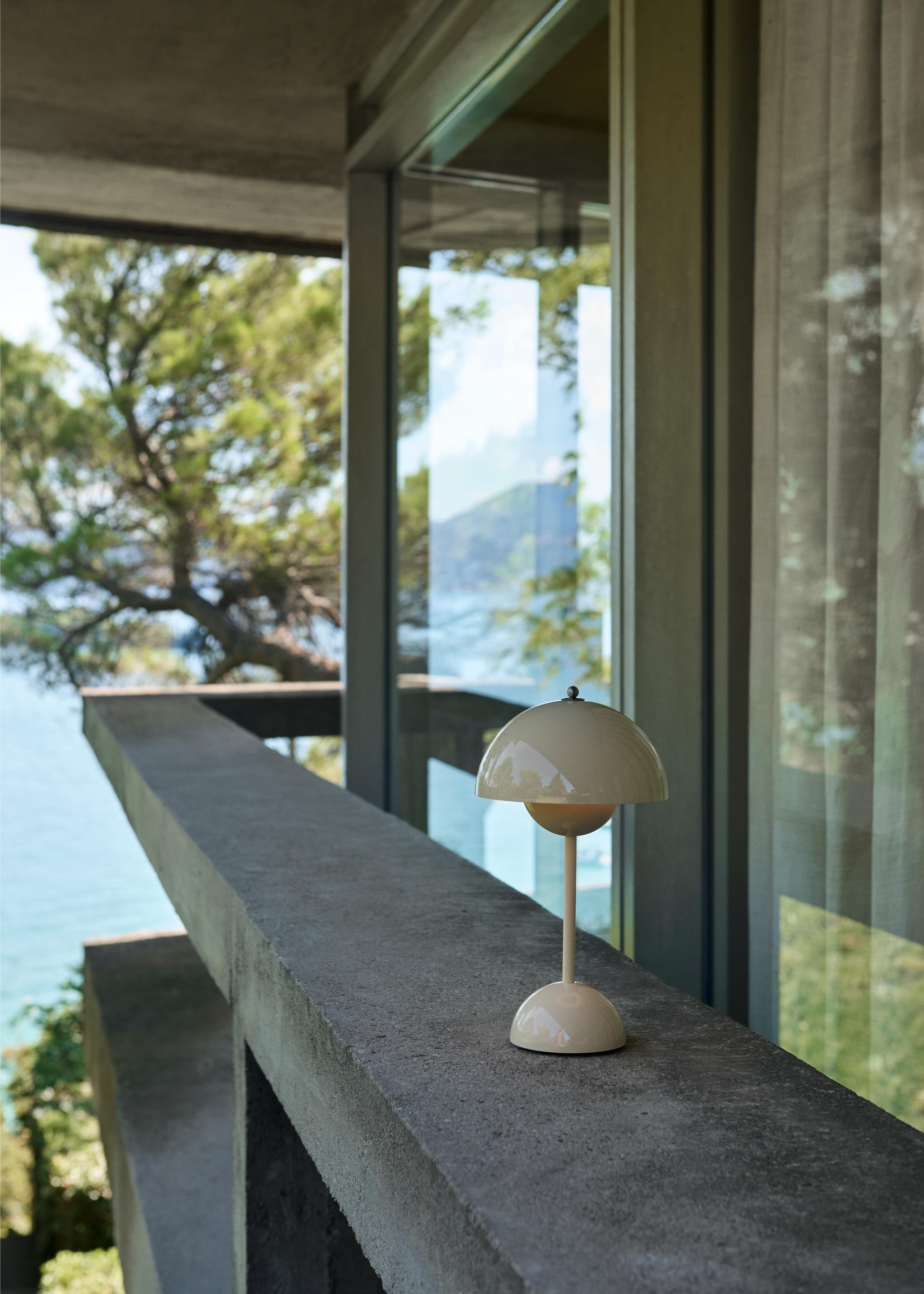 Lampa prenosná FLOWERPOT VP9, slonová kost