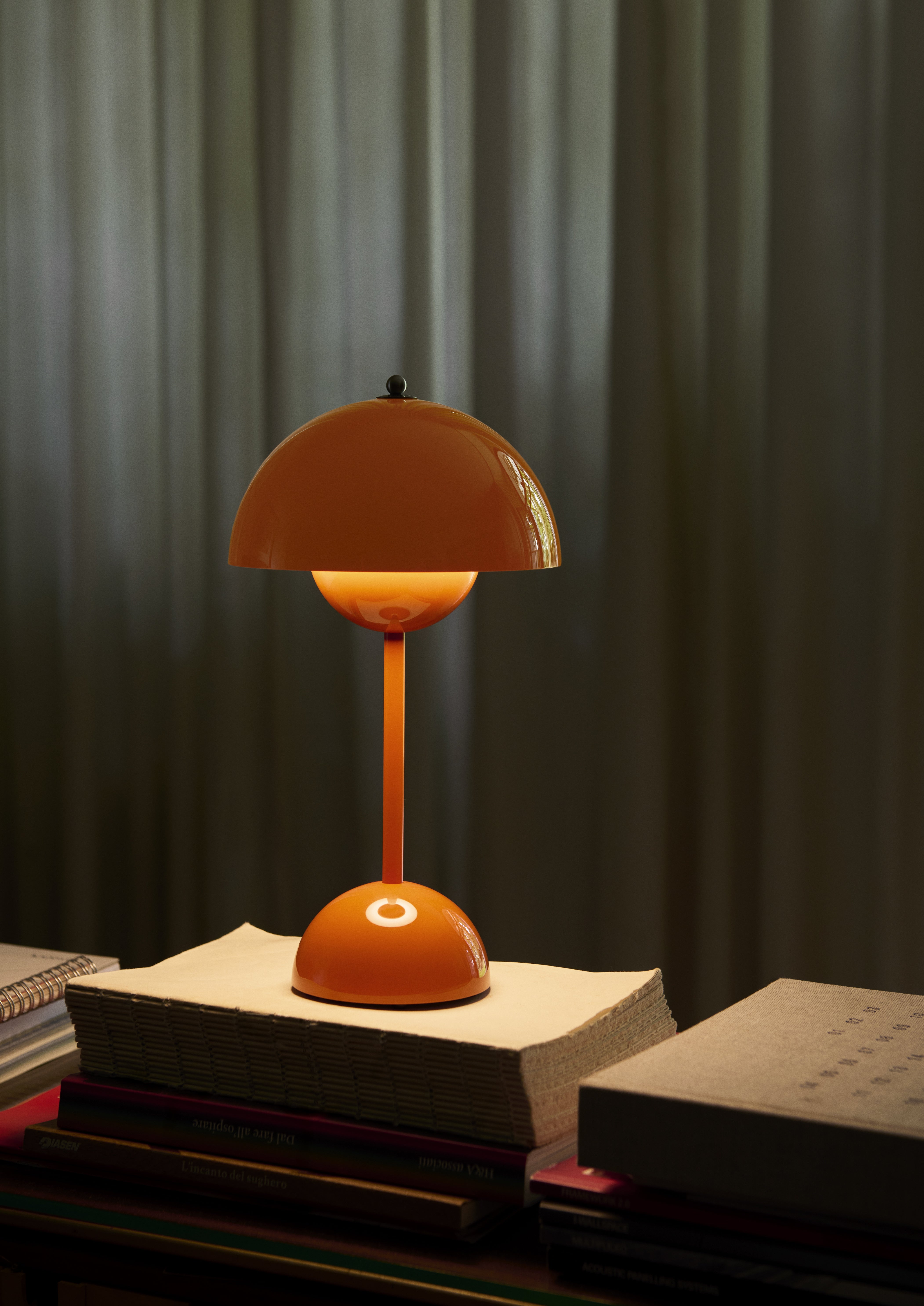 Lampa přenosná FLOWERPOT VP9 oranžová
