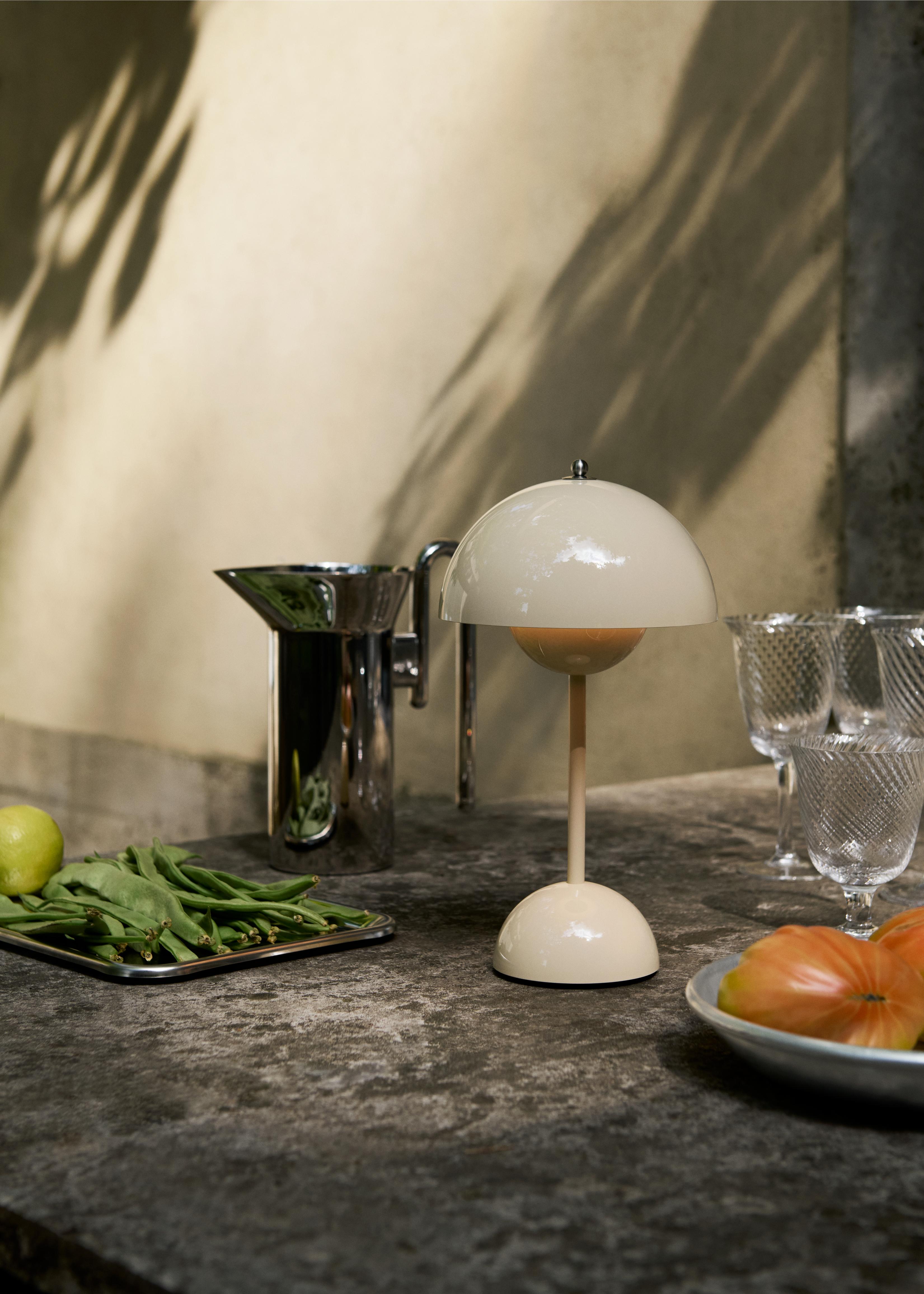 Lampa prenosná FLOWERPOT VP9, slonová kost