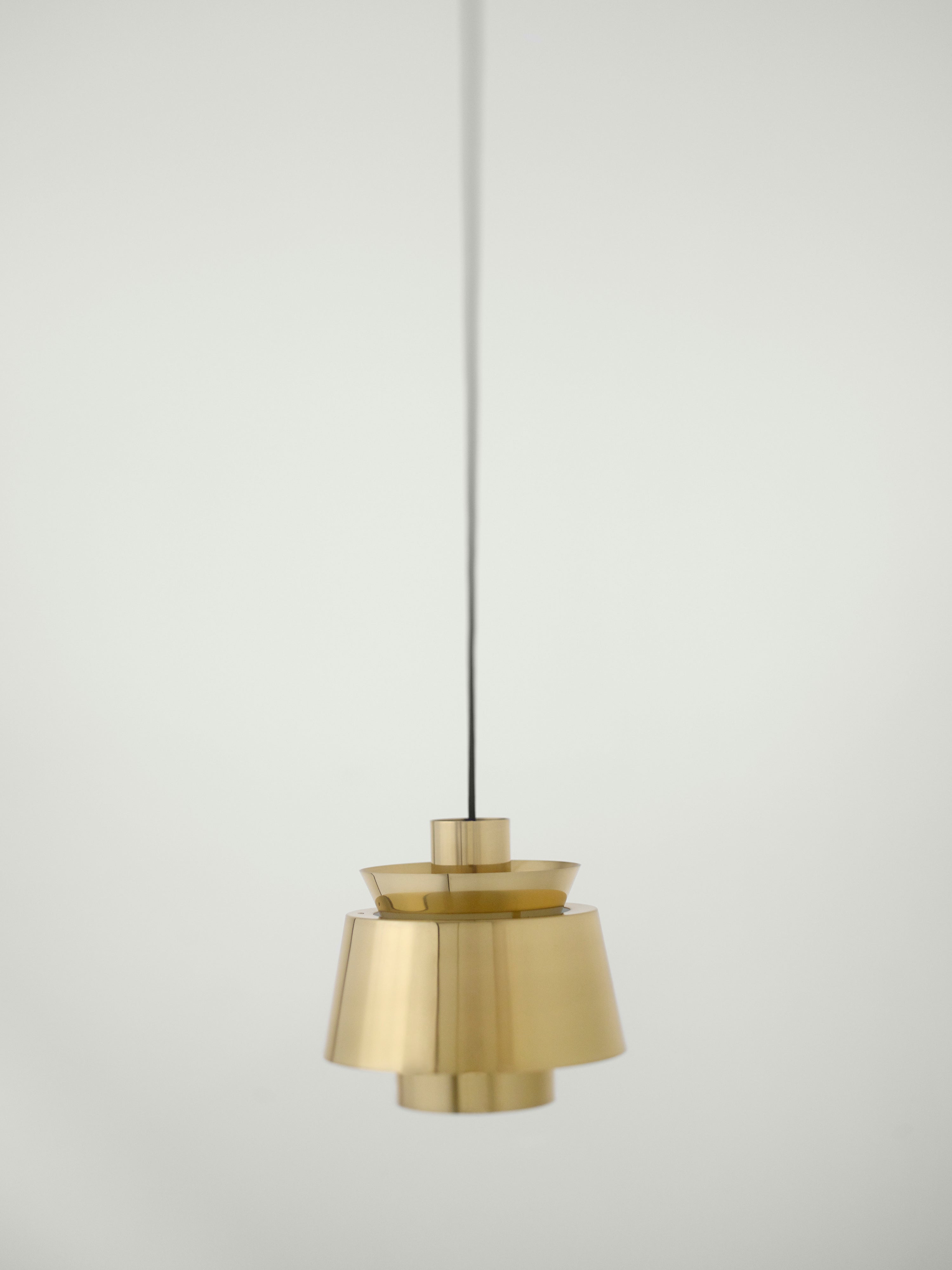 Lustrná lampa UTZON JU1 mosazná
