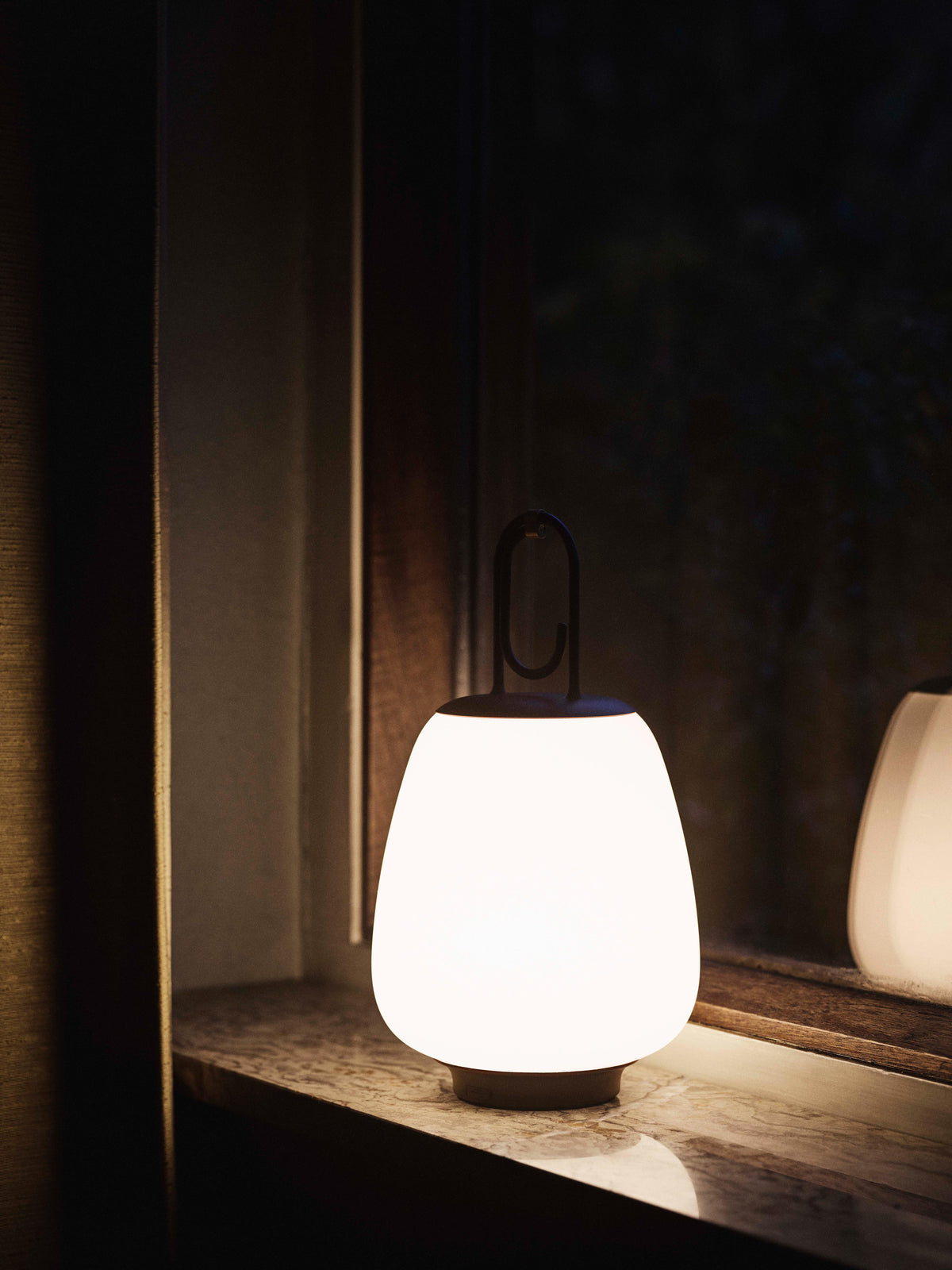 Přenosná venkovní lampa LUCCA SC51 bílá s černým povrchem