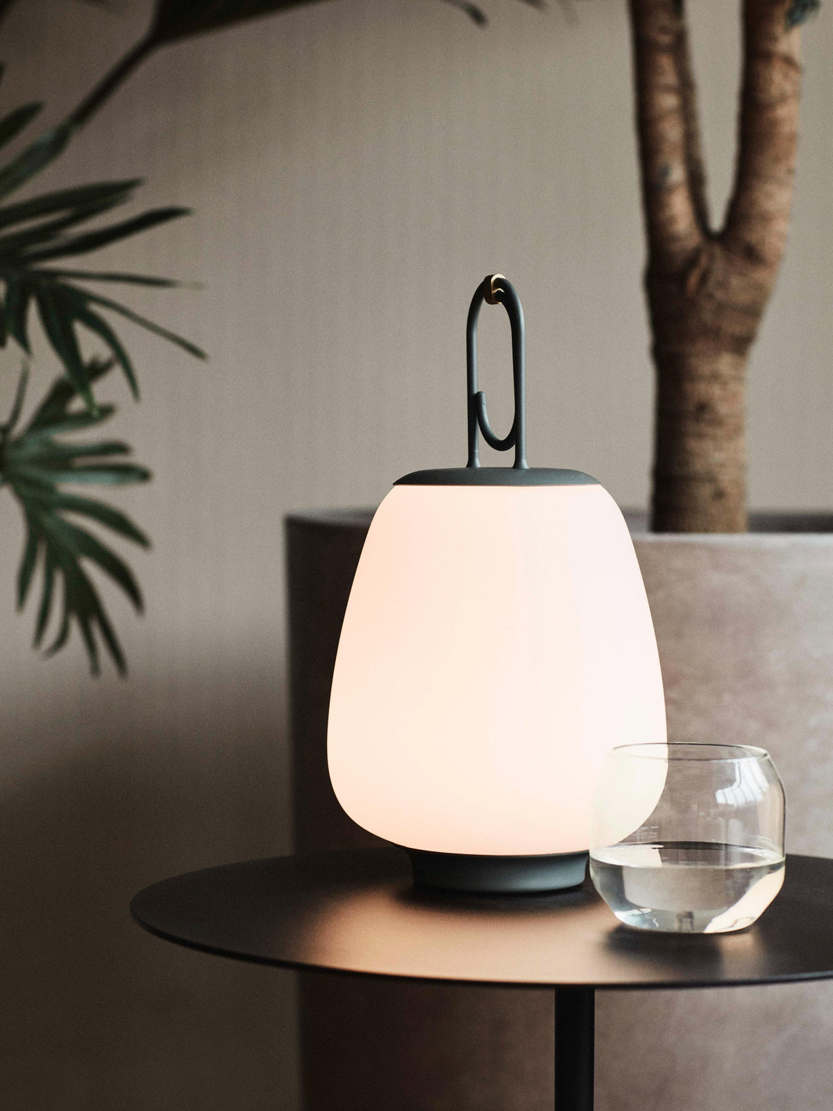 Přenosná venkovní lampa LUCCA SC51 bílá s černým povrchem