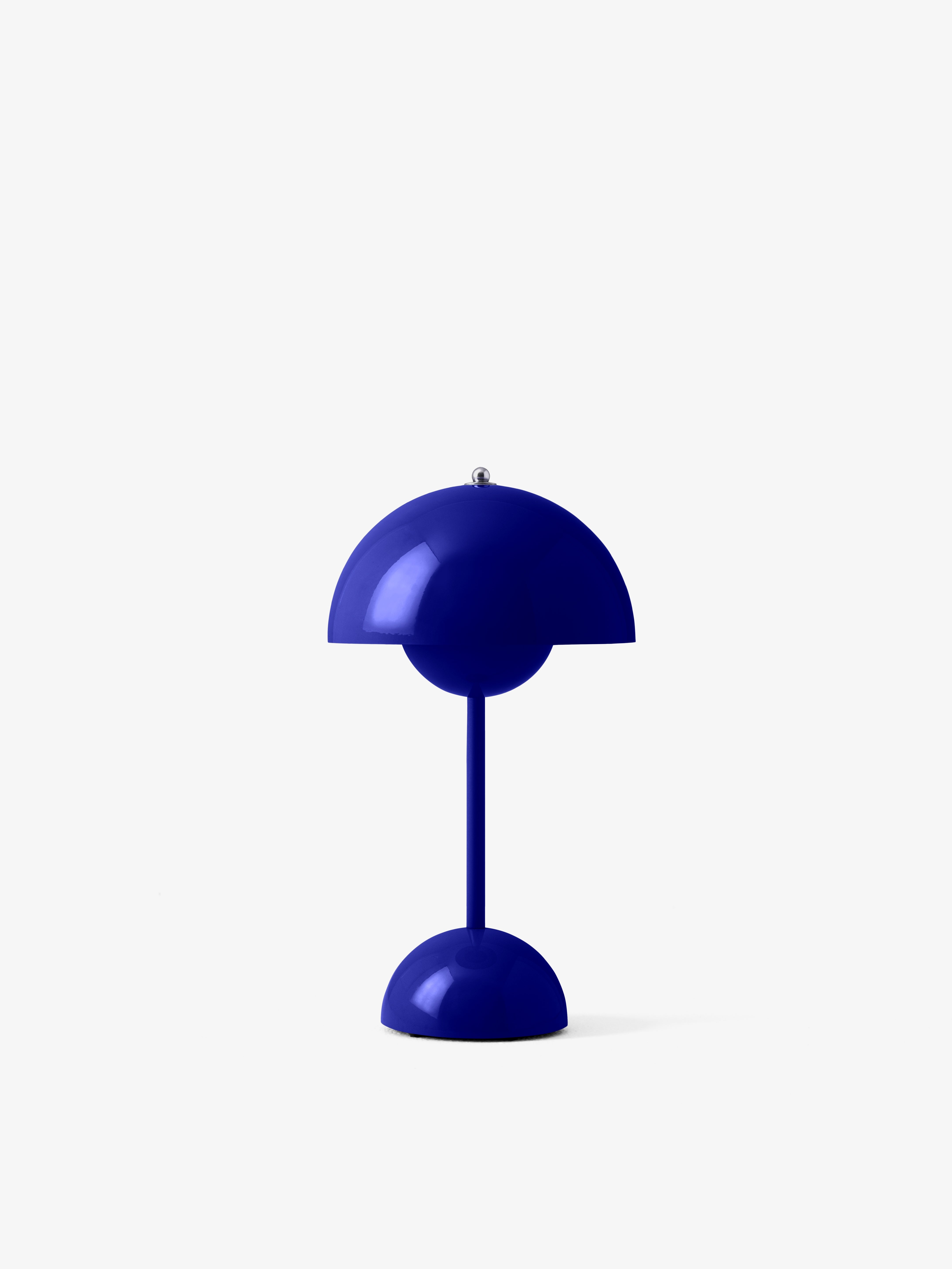 Přenosná lampa FLOWERPOT VP9 v kobaltové barvě