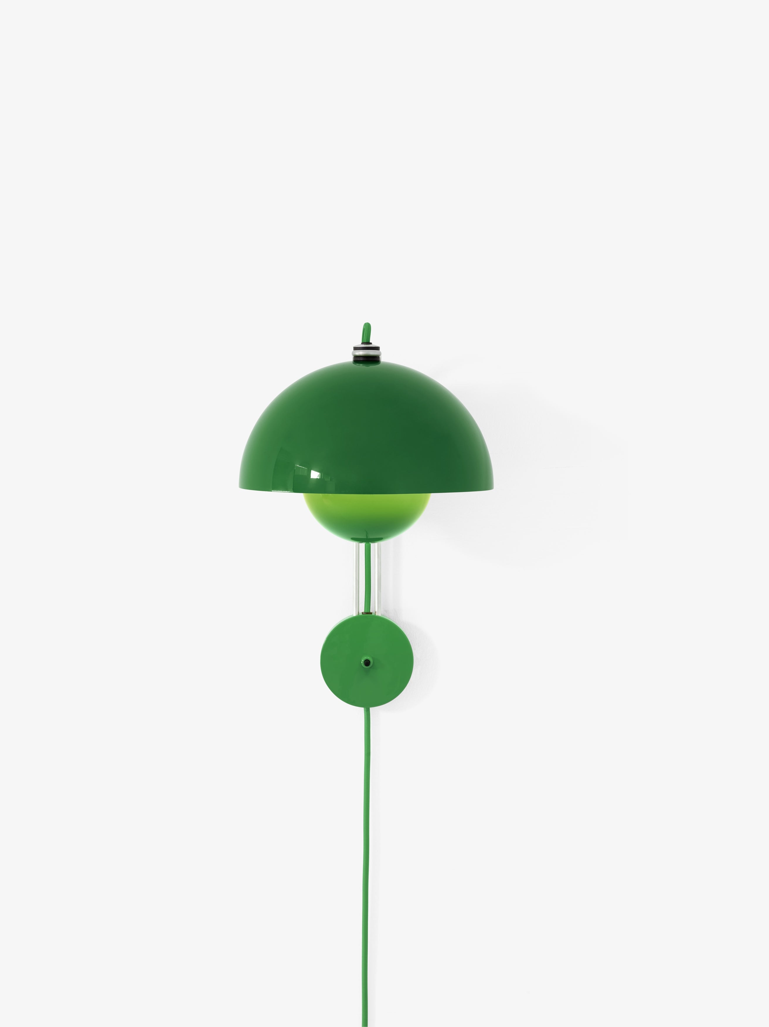 Nástěnná lampa FLOWERPOT VP8 v intenzivní zelené barvě