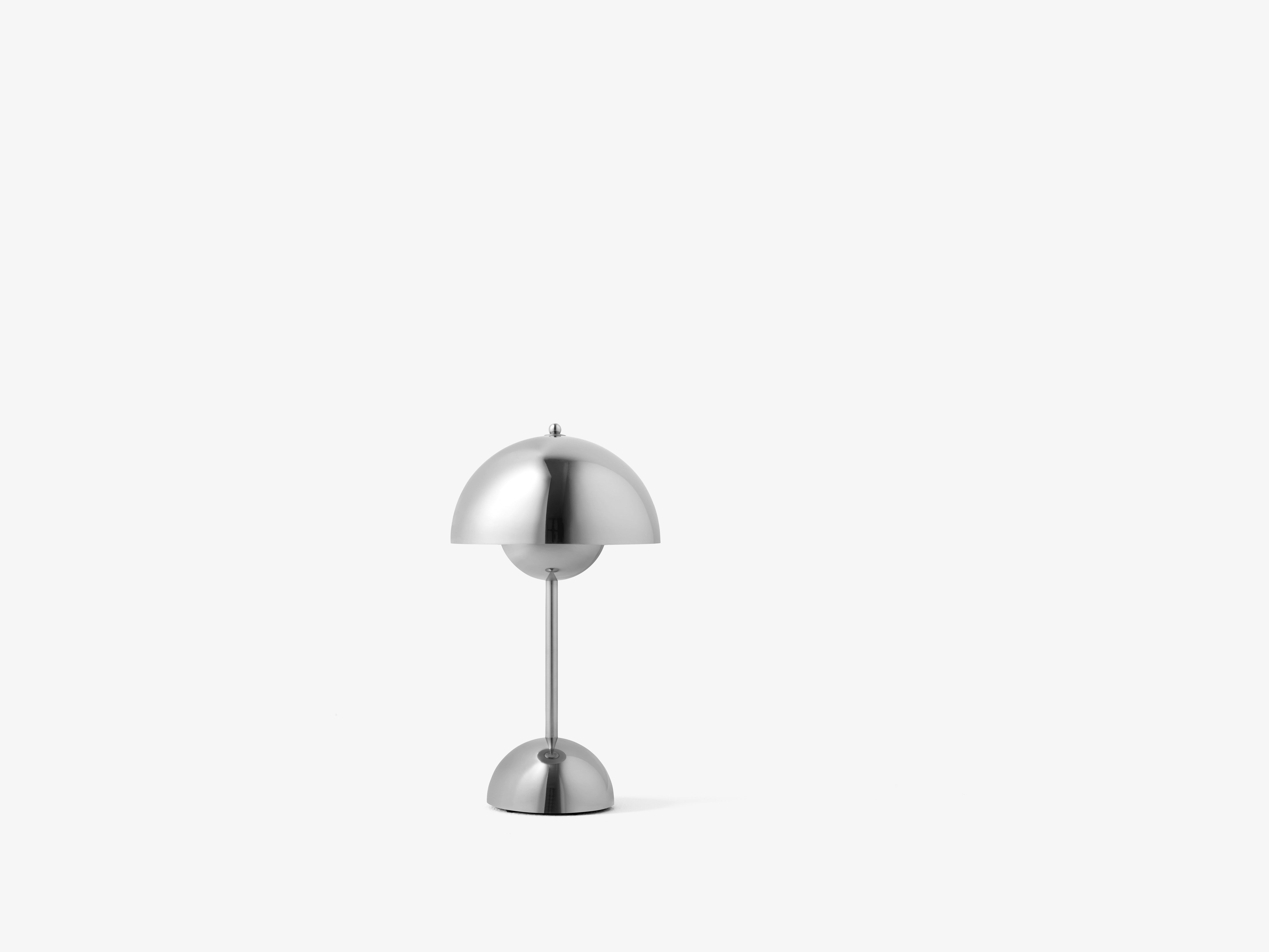 Přenosná lampa FLOWERPOT VP9 v chromovém provedení