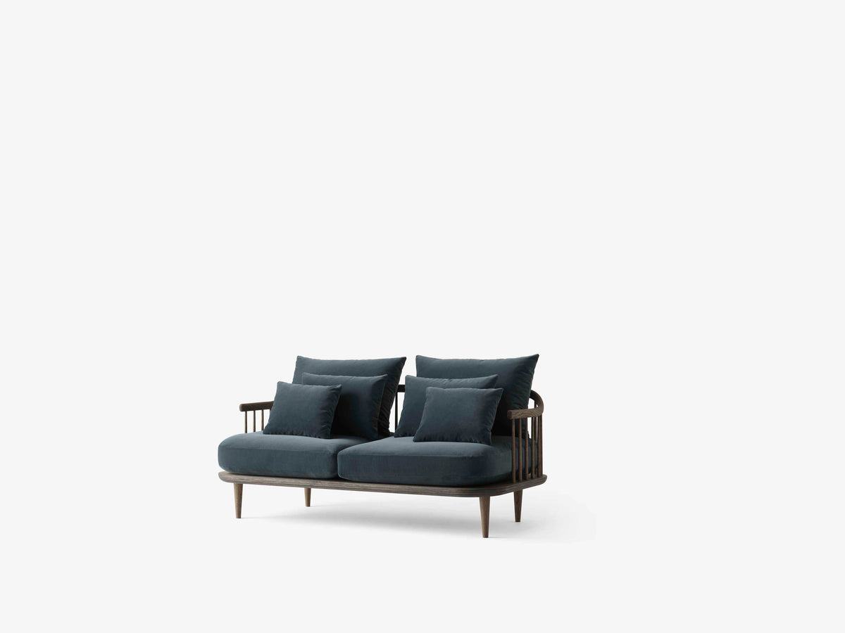 Sofa pro 2 osoby FLY SC2 čalouněná s kouřovým dubovým podstavcem