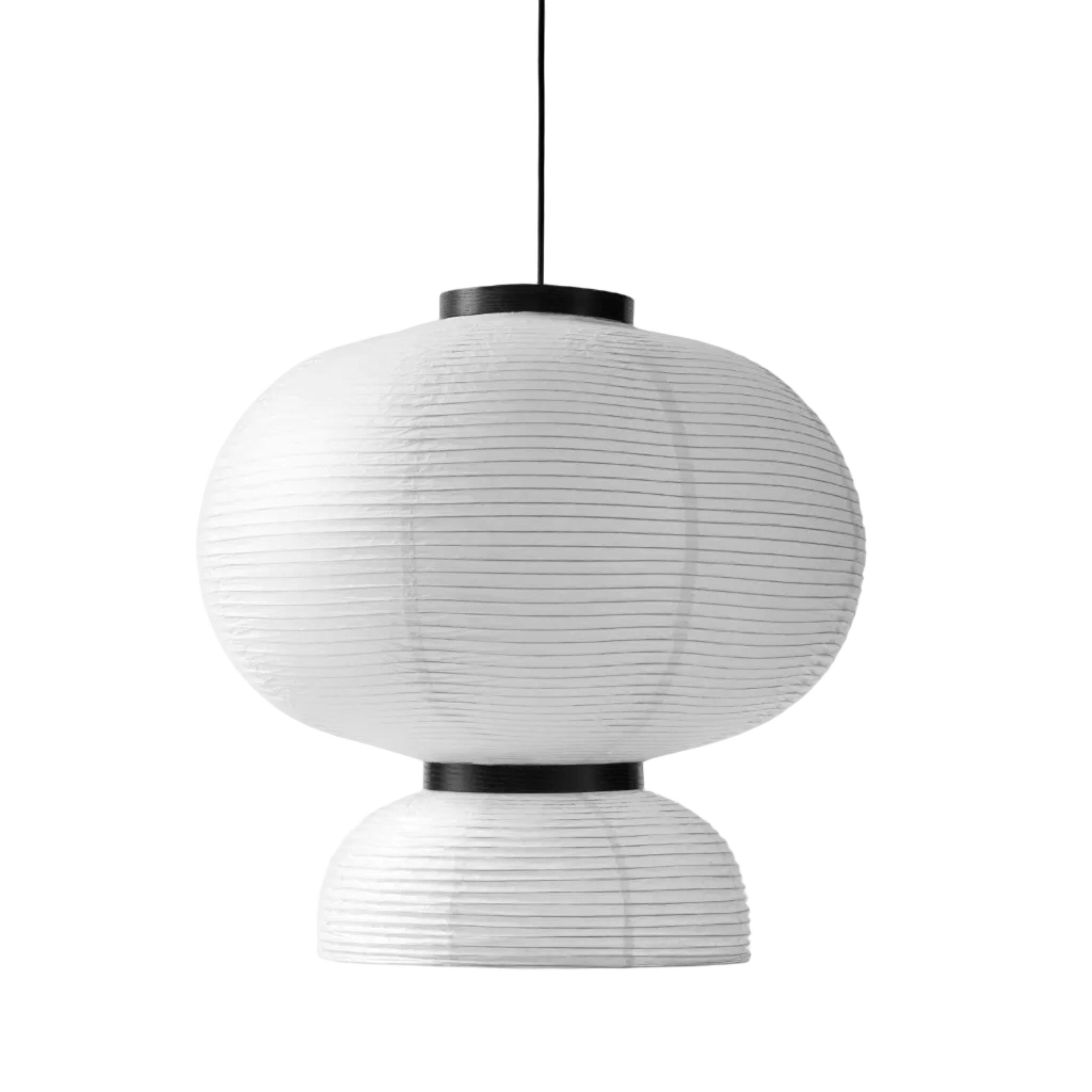 Lampa visící FORMAKAMI JH5 s bílým papírovým stínidlem a černým dubovým povrchem.