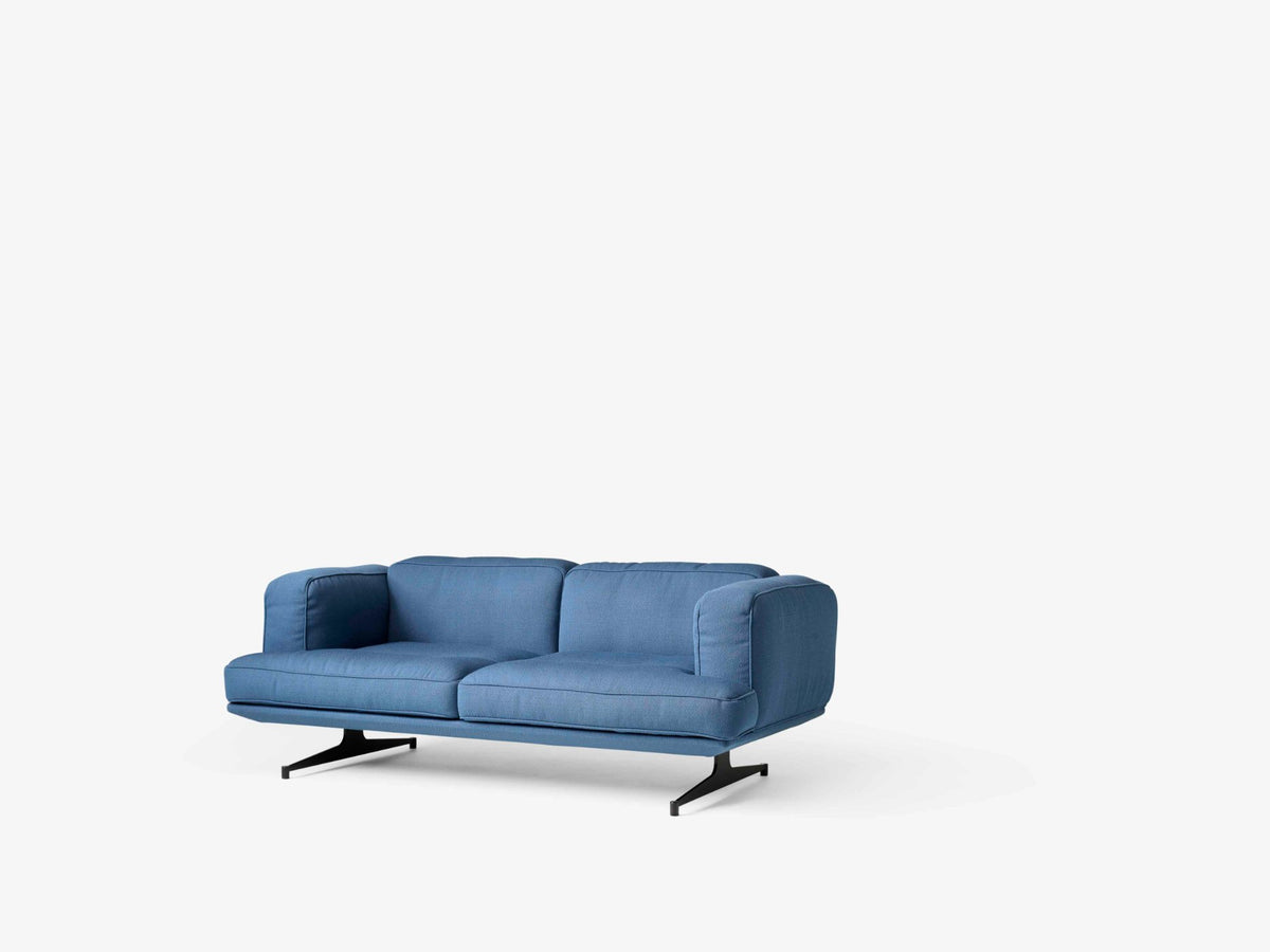 Sofa 2-osobová INLAND AV22 čalouněná s černým podstavcem