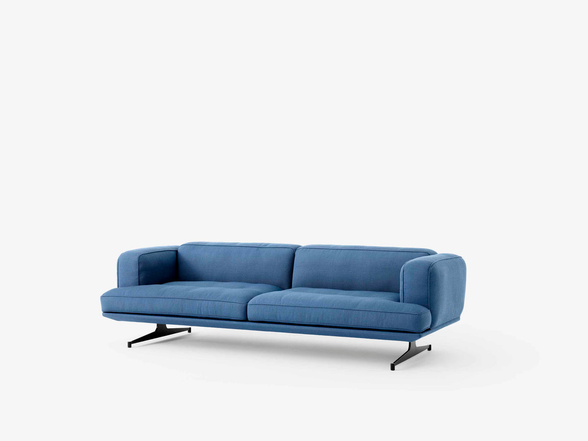 Sofa pro 3 osoby INLAND AV23 čalouněná s černým podstavcem