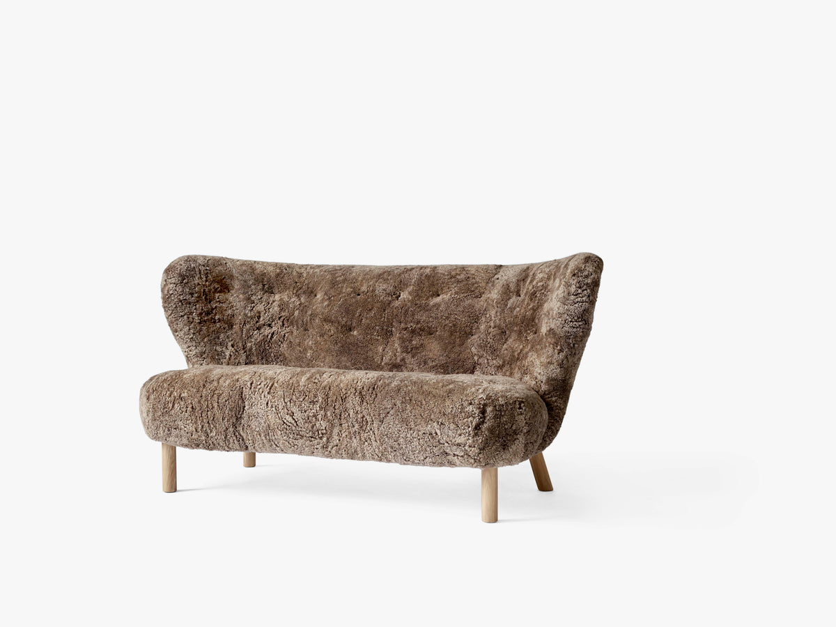 Sofa pro 2 osoby LITTLE PETRA VB2 čalouněná s dubovým podstavcem